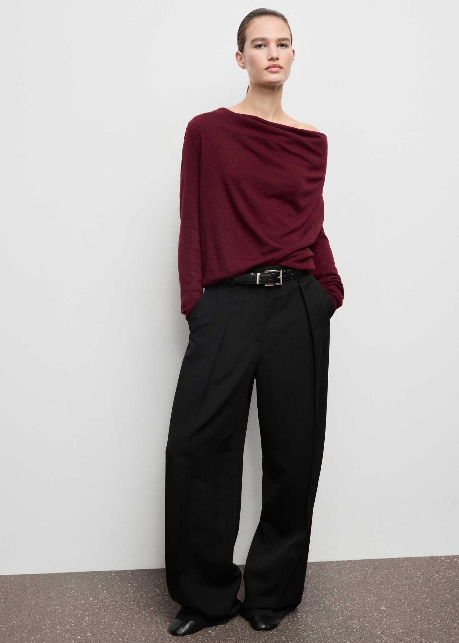 Cowl neck sweater - General plane