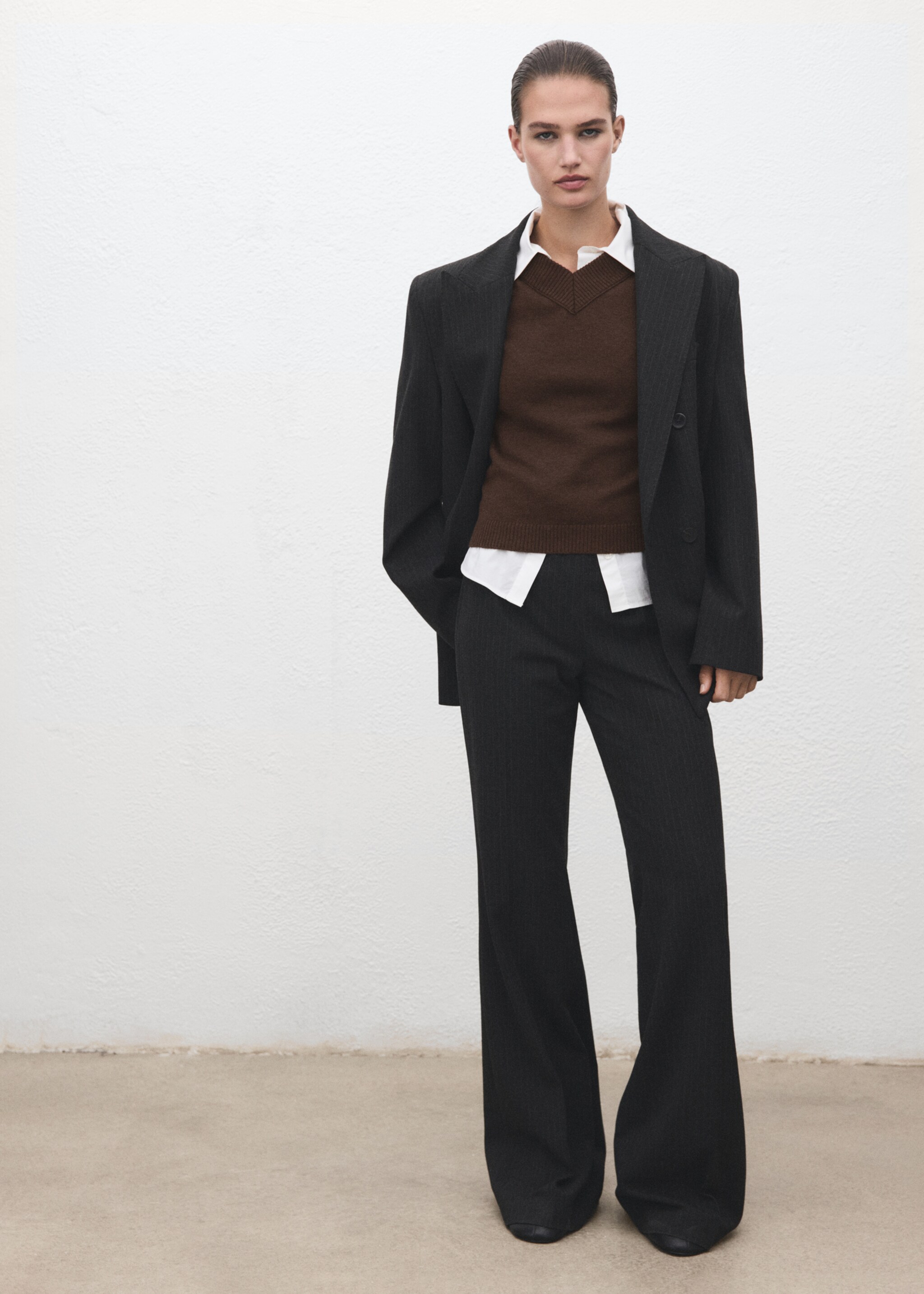 V-neck knit sweater - General plane, Chocolate. Ref: 17007821-00.