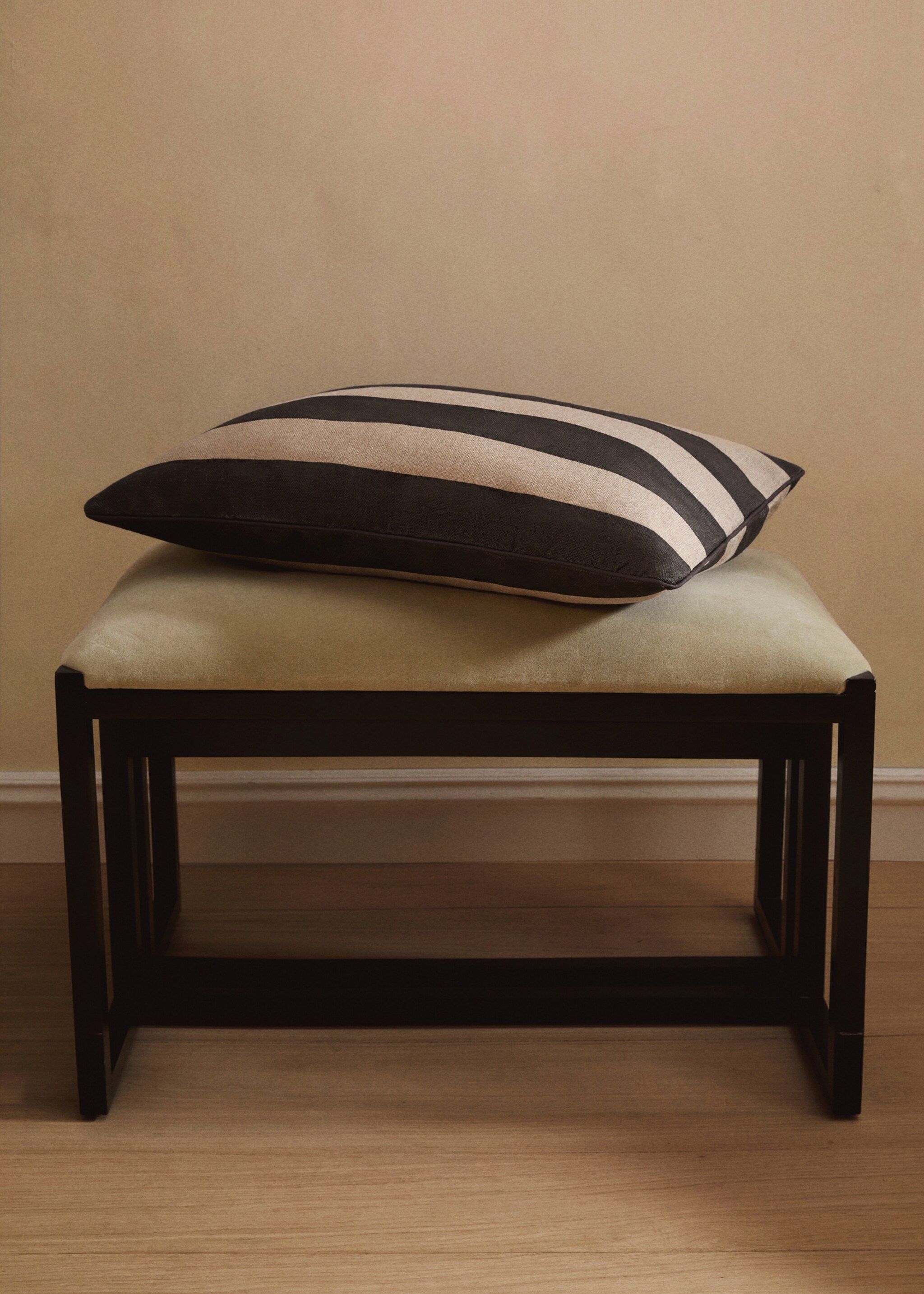 Navlaka za jastuk s patentnim zatvaračem od 100 % lana s prugastim uzorkom i patentnim zatvaračem, 40x60 cm - Opći prikaz, Siva. Ref: 17007909-00.