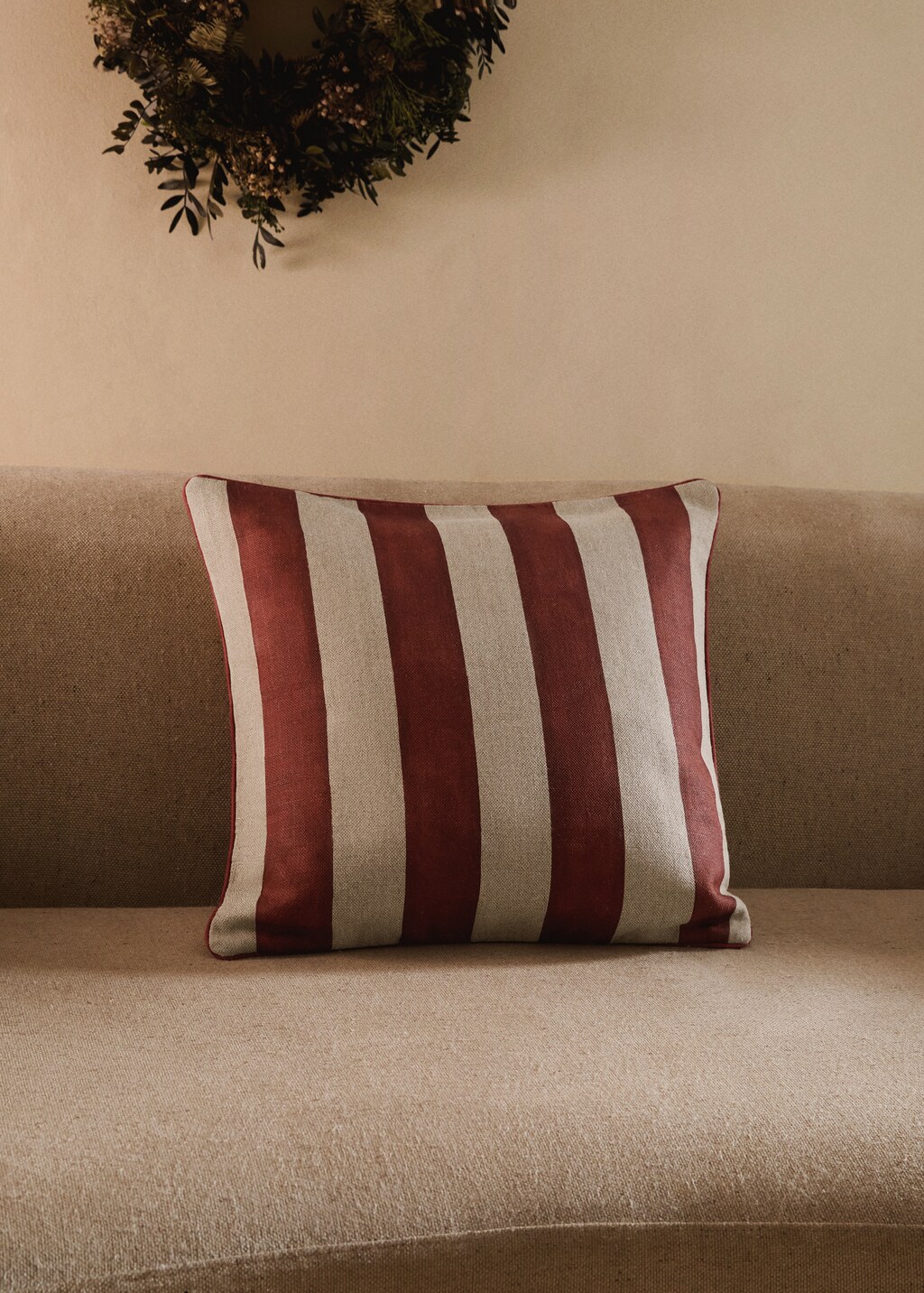 Linen cushion cover with stripes and edging 50x50cm