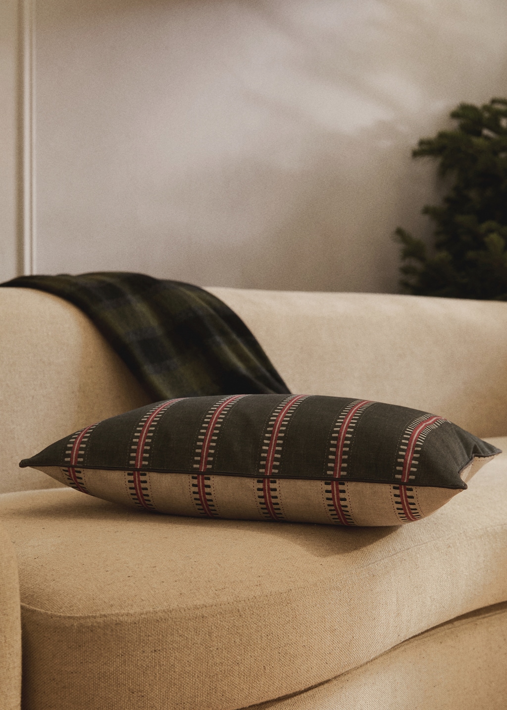 Cotton striped cushion cover with piping 40x60 cm