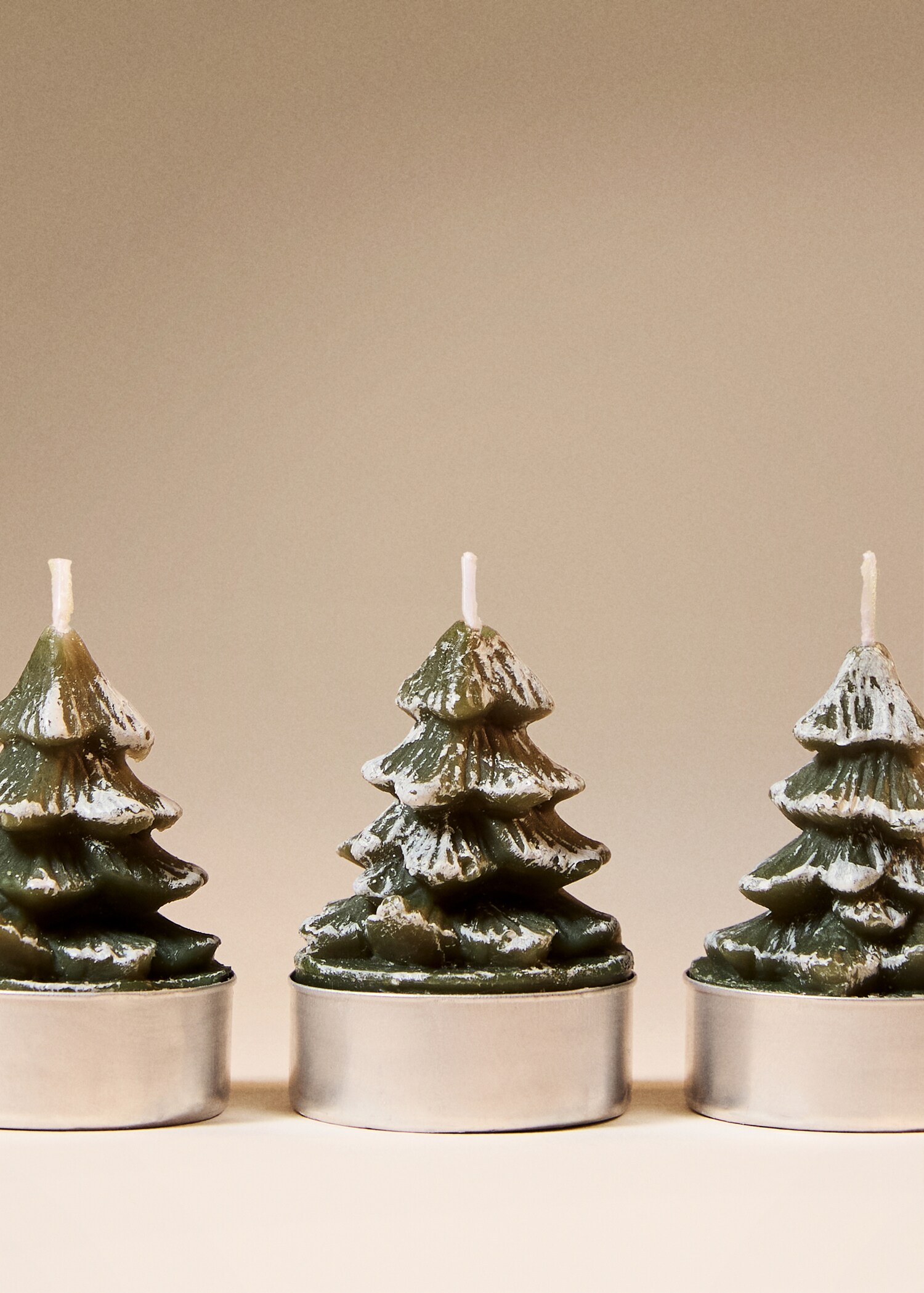 Set of 6 decorative tree-shaped candles - General plane