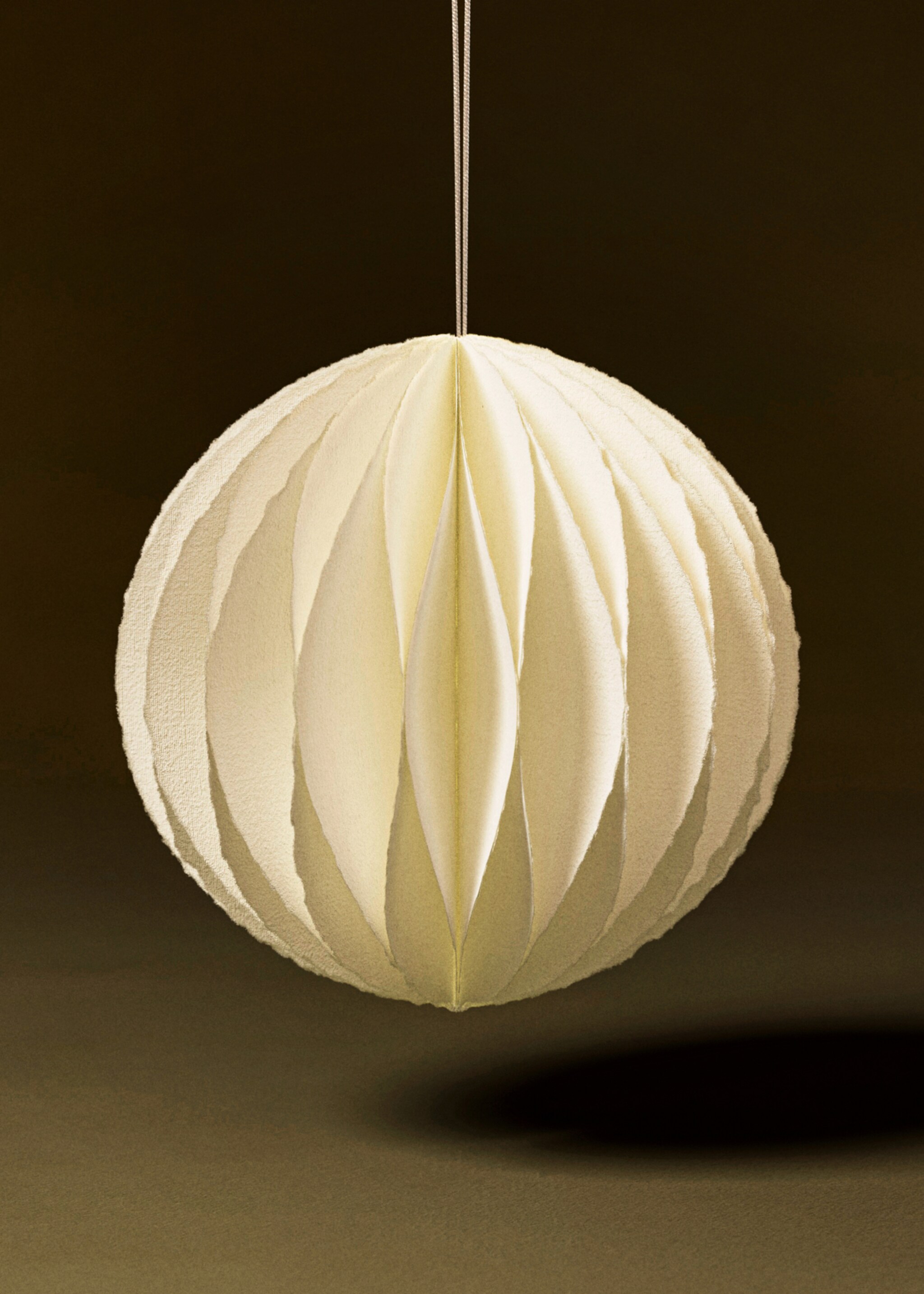 Spherical paper tree decoration - General plane, White. Ref: 17008297-00.