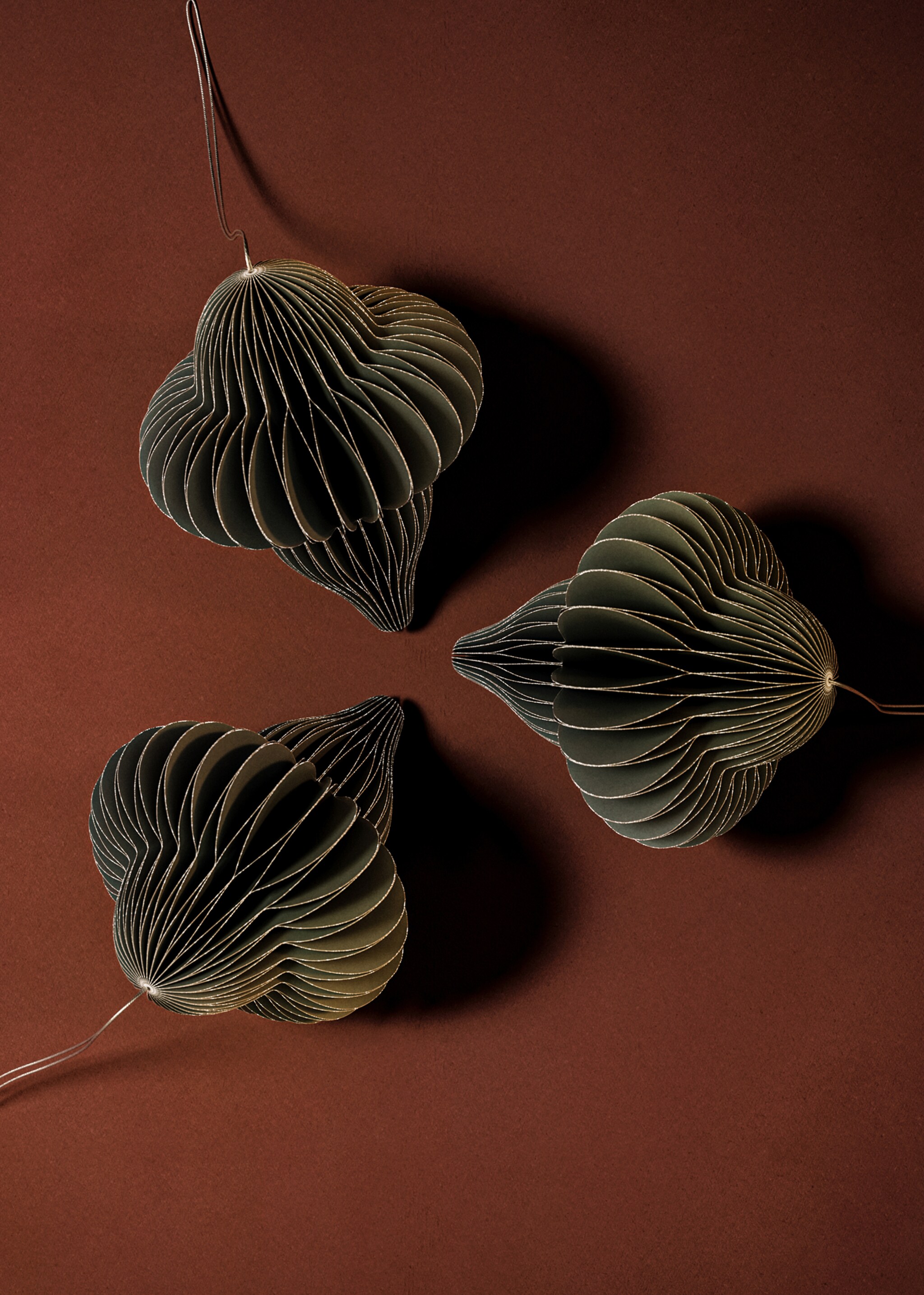 Baumschmuck aus Papier, mittelgroß - Allgemeine Ansicht, Grau. Ref: 17008309-00.