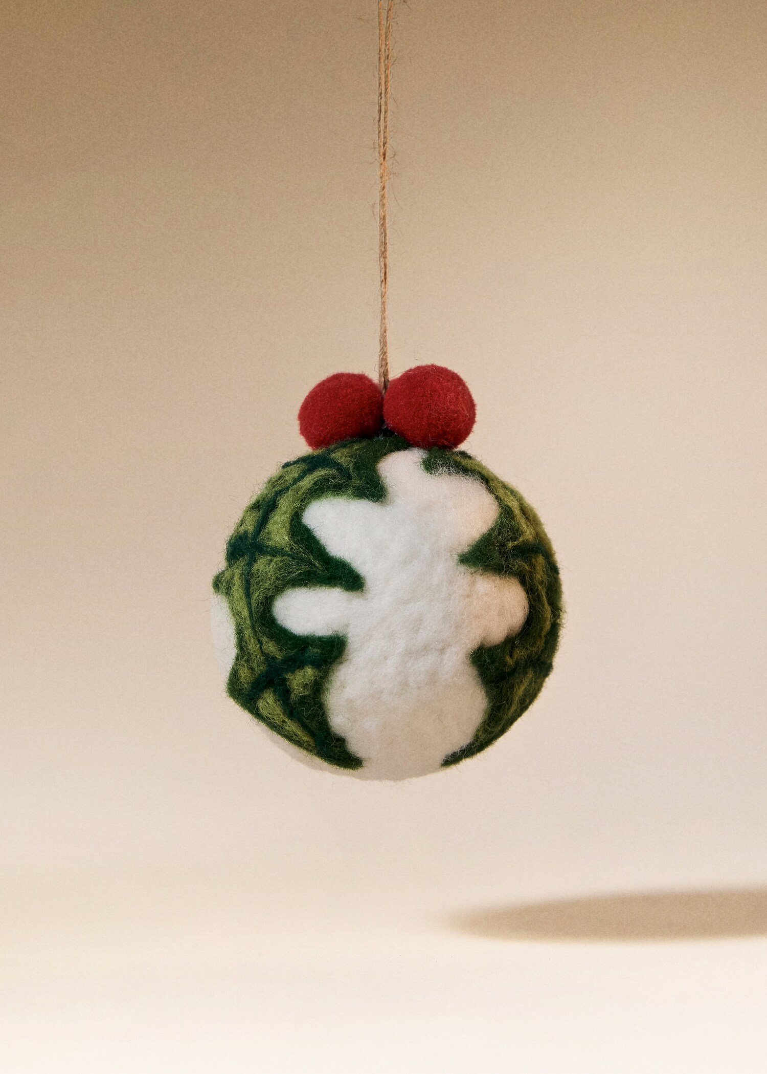 Felt tree ornaments - General plane