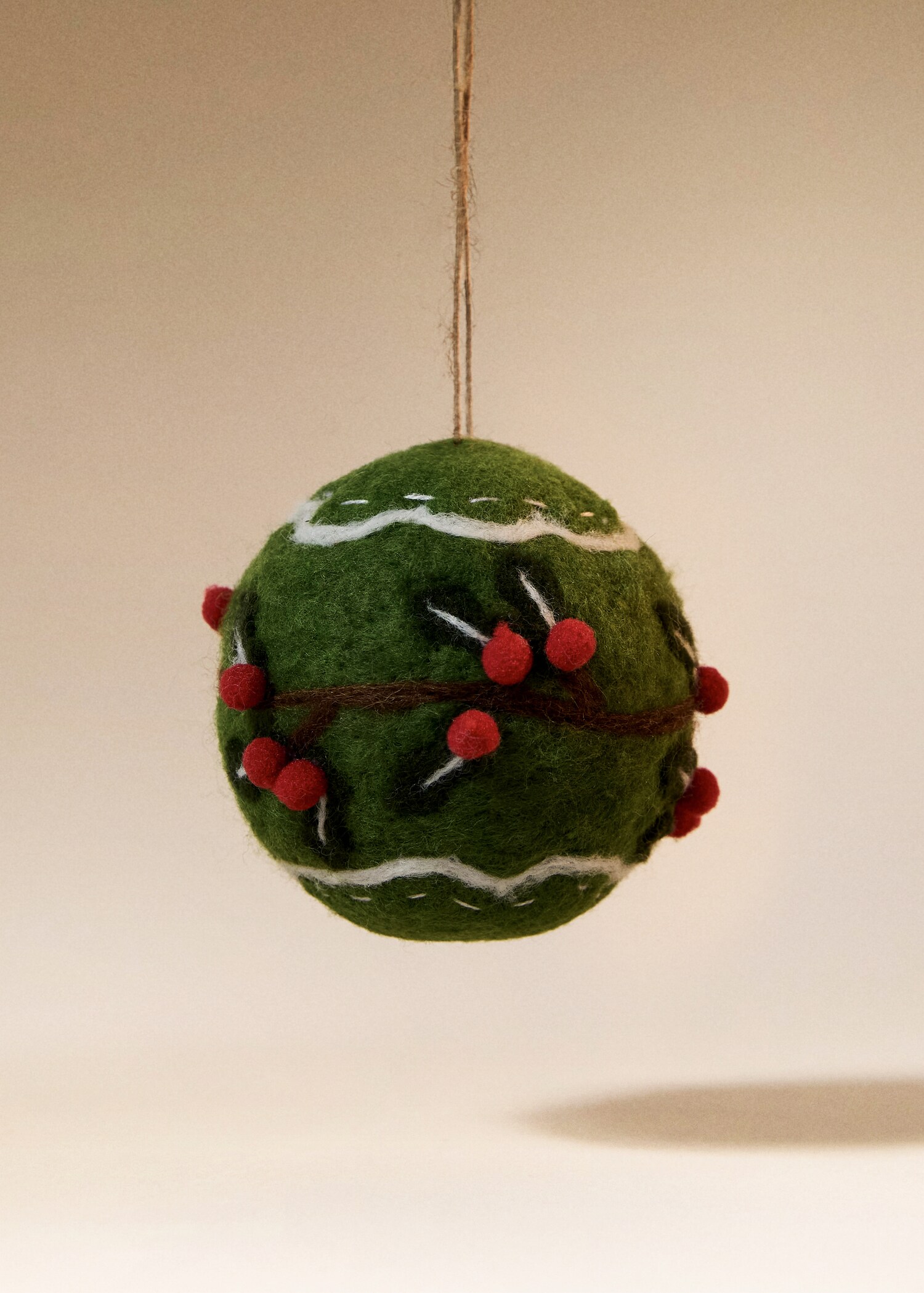 Felt tree ornaments - General plane