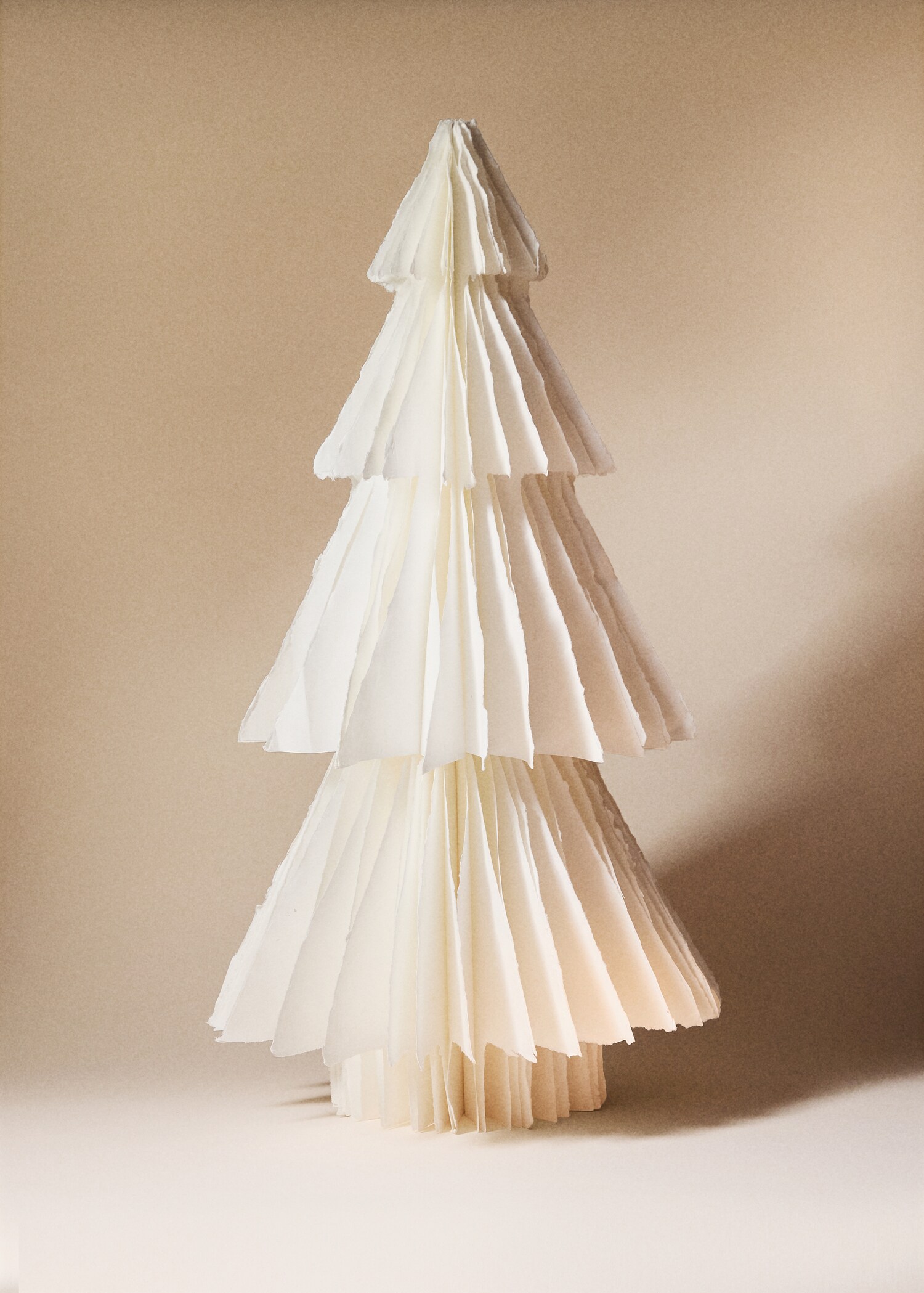 Large paper Christmas tree - General plane