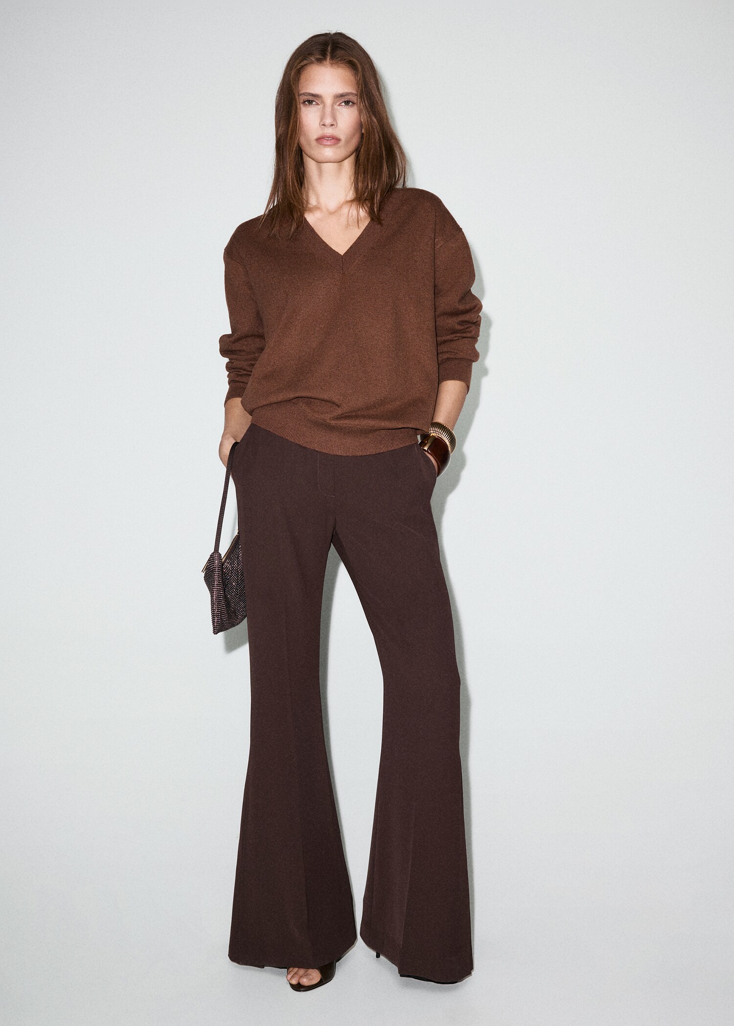 Fine-knit V-neck sweater - General plane