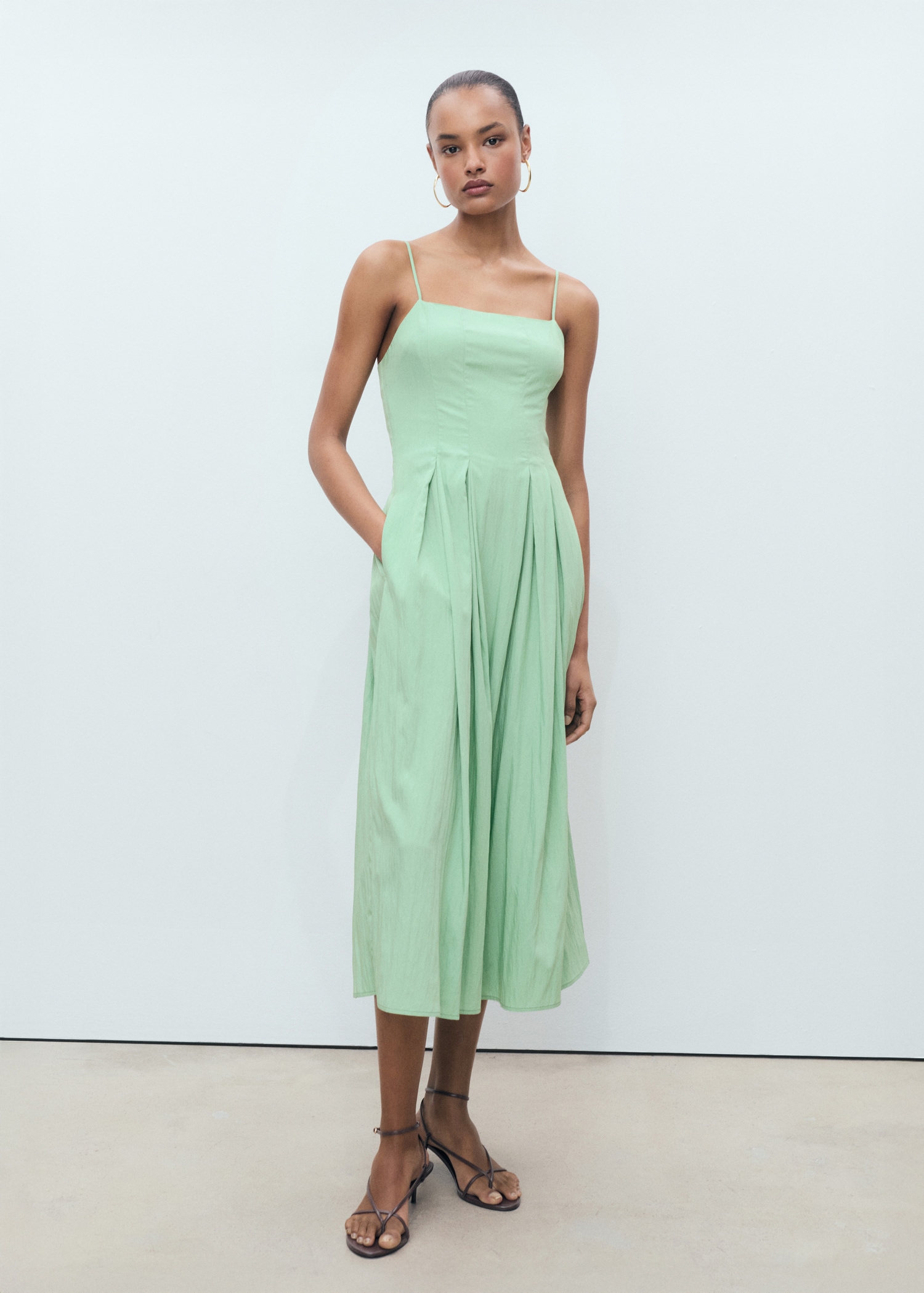 Midi-dress with pleats - General plane