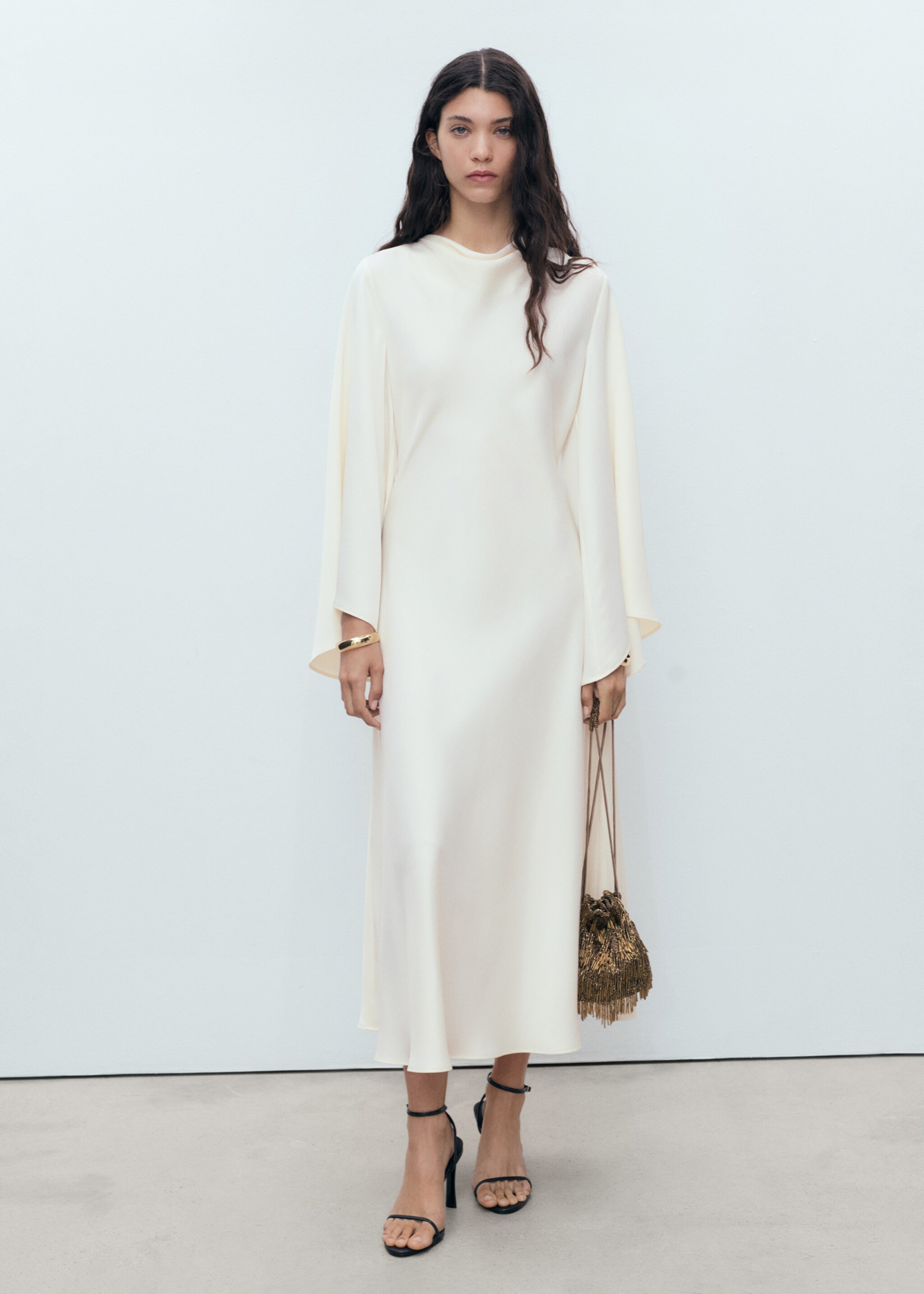 Robe longue satinée - Plan général