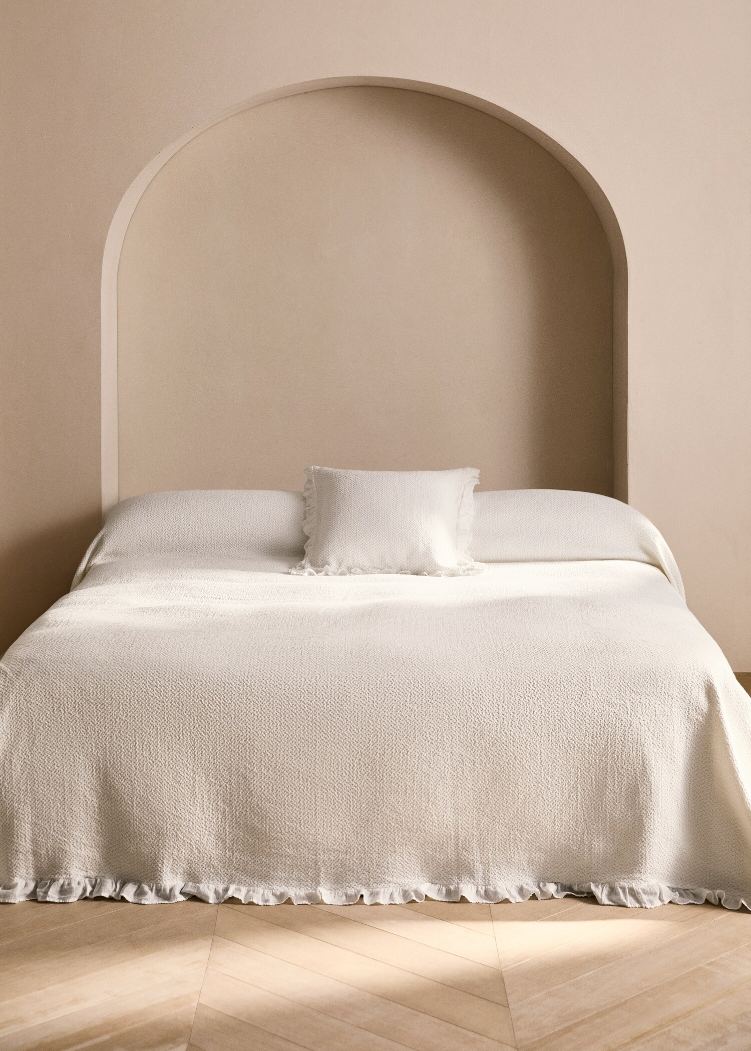 Cotton bedspread with ruffle finish for 130/150 cm bed - General plane