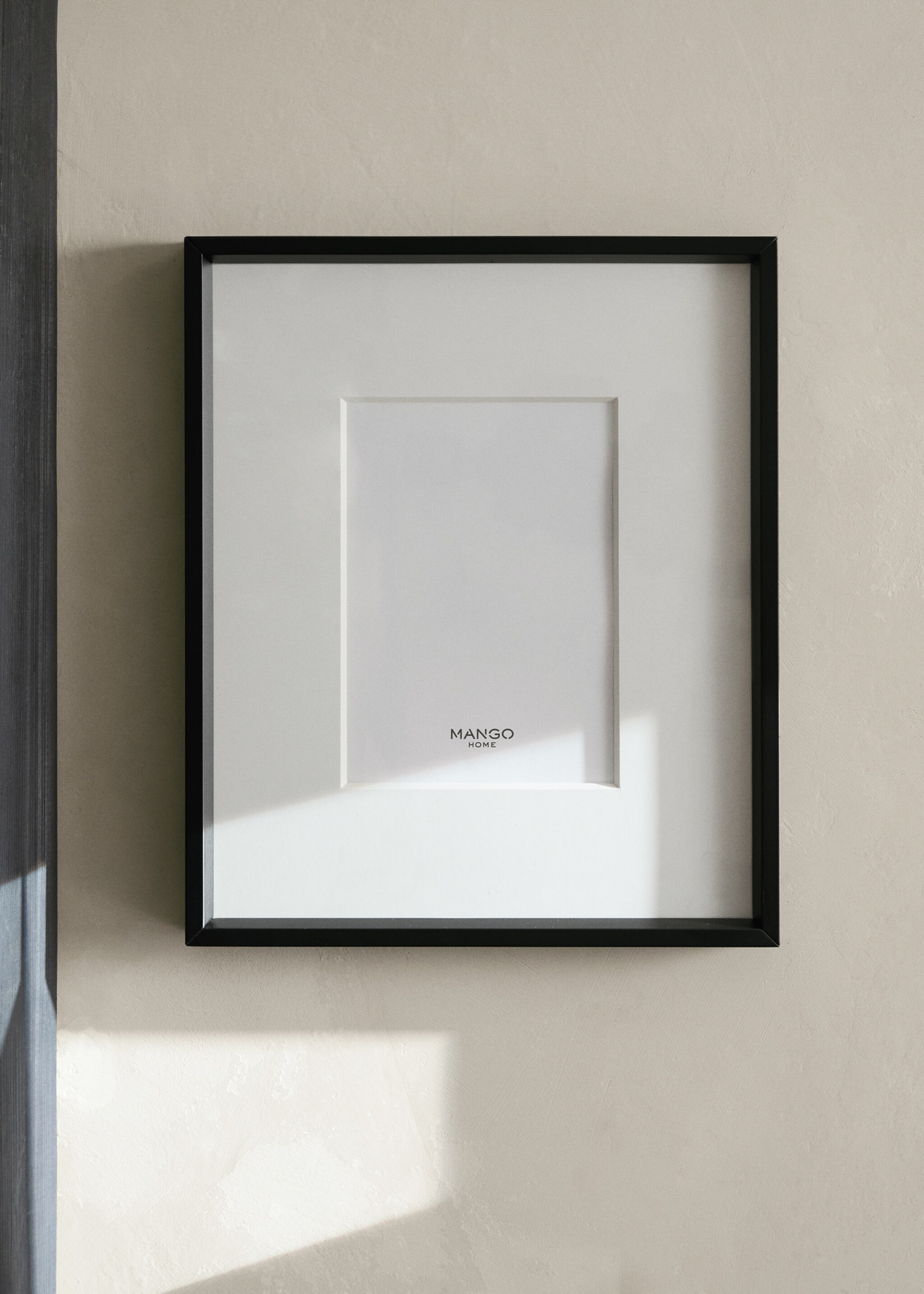 Large passe-partout frame - General plane, Black. Ref: 17011531-00.