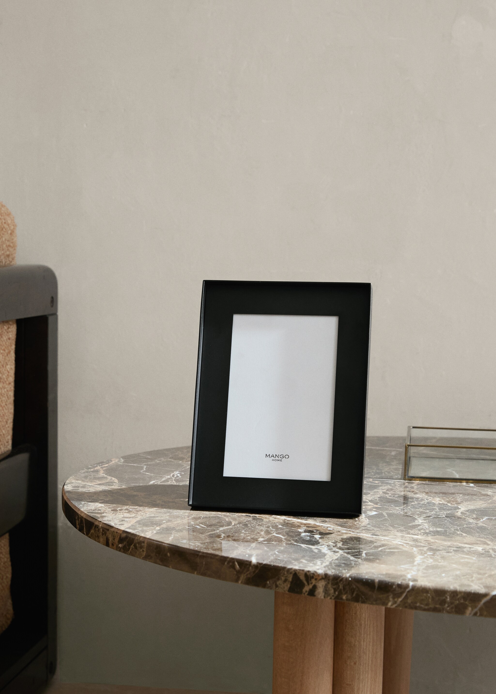 Medium plain rectangular frame with base - General plane, Black. Ref: 17011540-00.