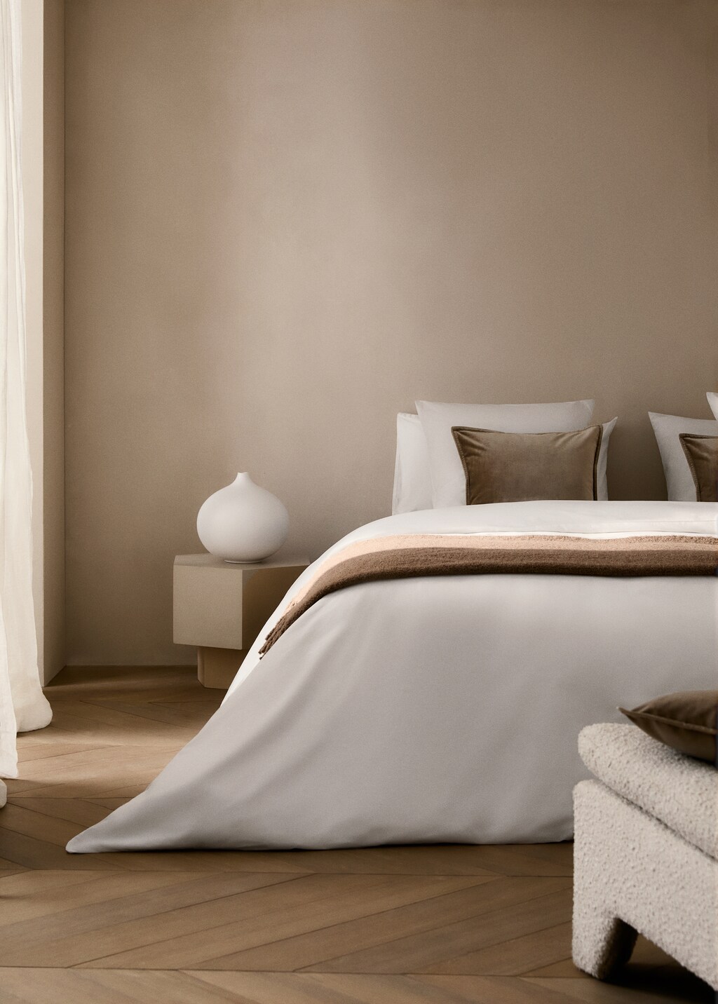Cotton percale duvet cover with linen trim for 135/140 cm bed
