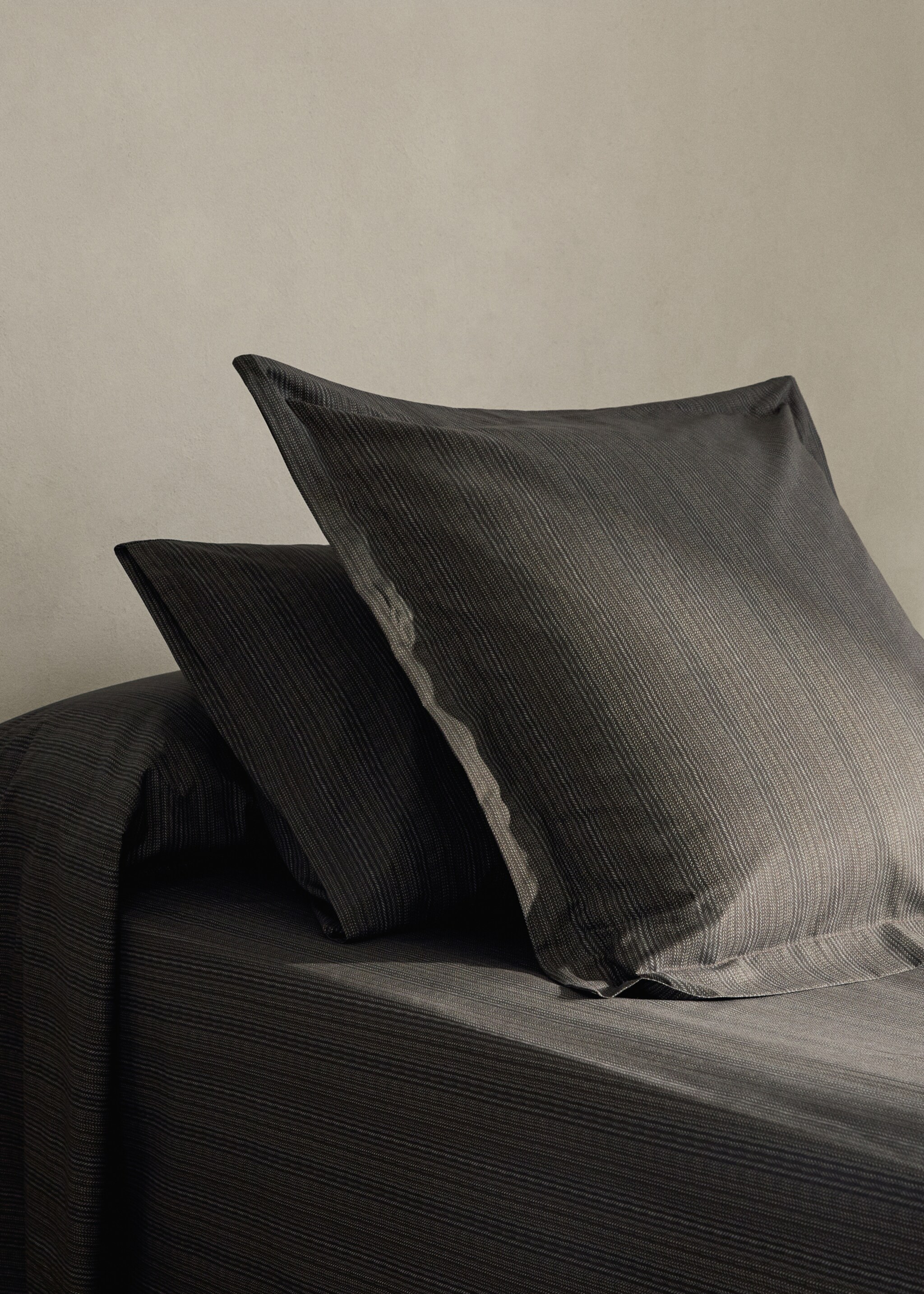 Two percale cotton tailored-print pillowcases 50x75cm - General plane, Chocolate. Ref: 17011580-00.