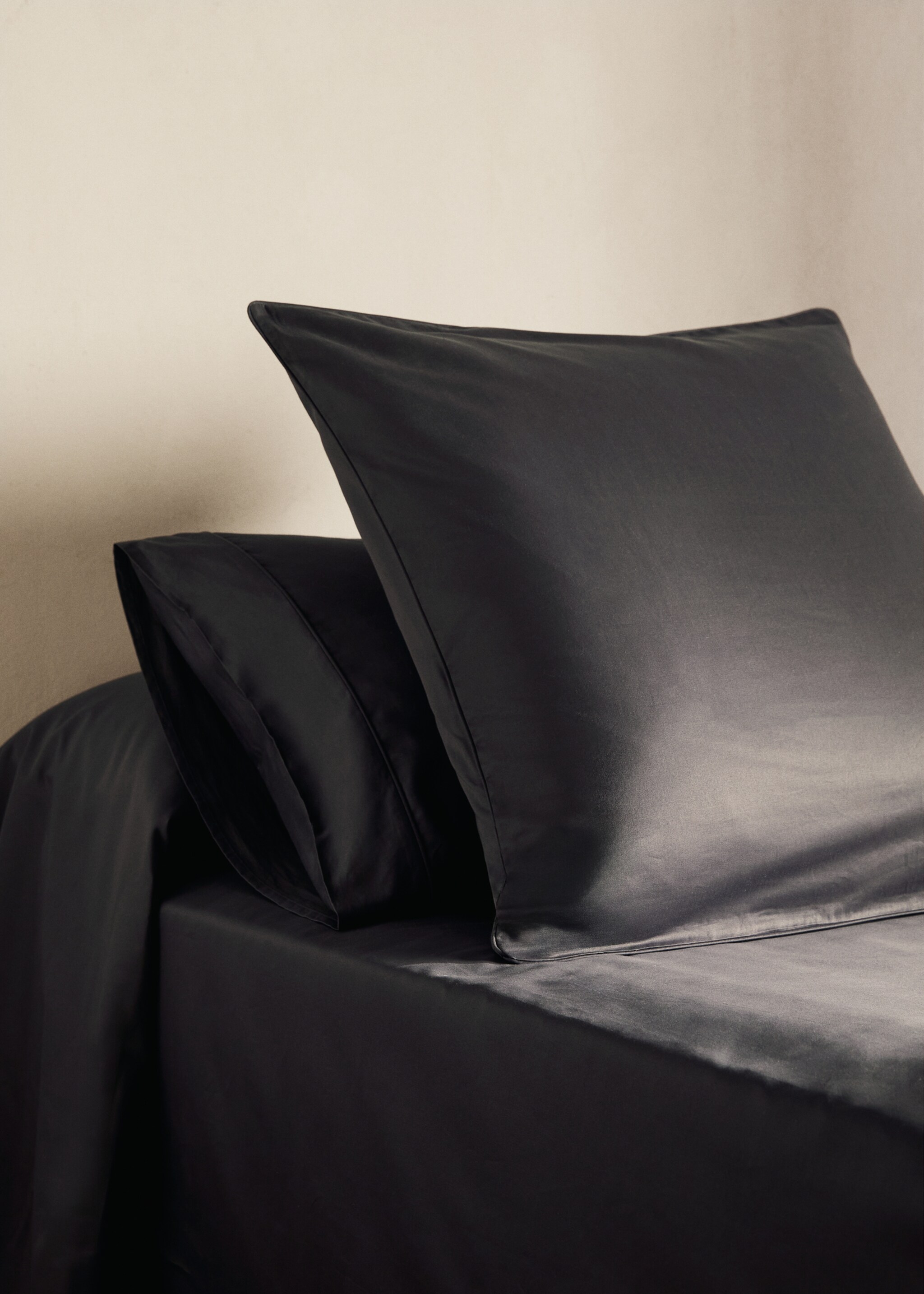 Two 600-thread cotton satin pillowcases 50x75 cm - General plane, Dark Grey. Ref: 17011583-00.