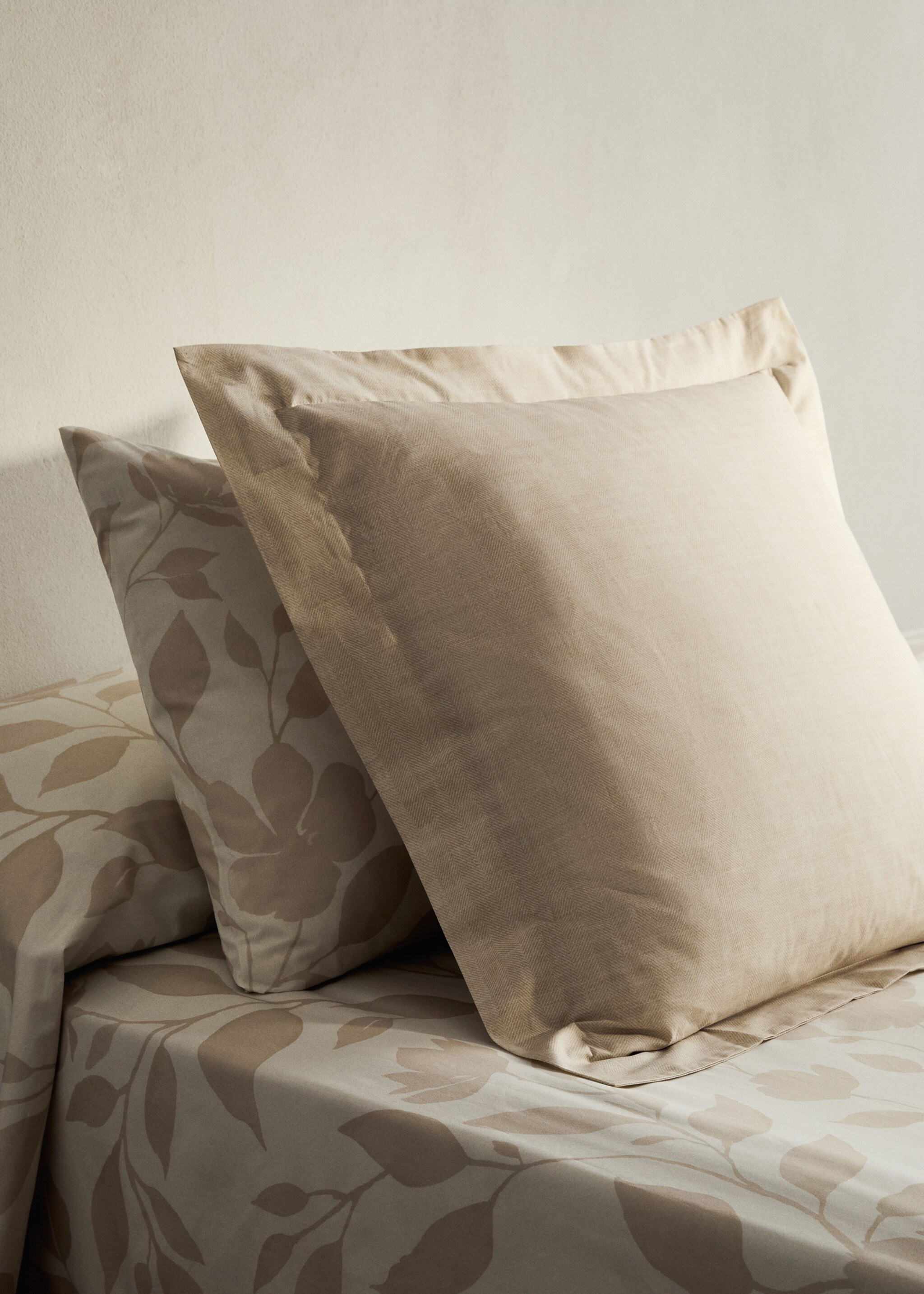 Deux taies d’oreiller percale de coton imprimé chevron 60x60 cm - Plan général, Vanille. Ref: 17011590-00.