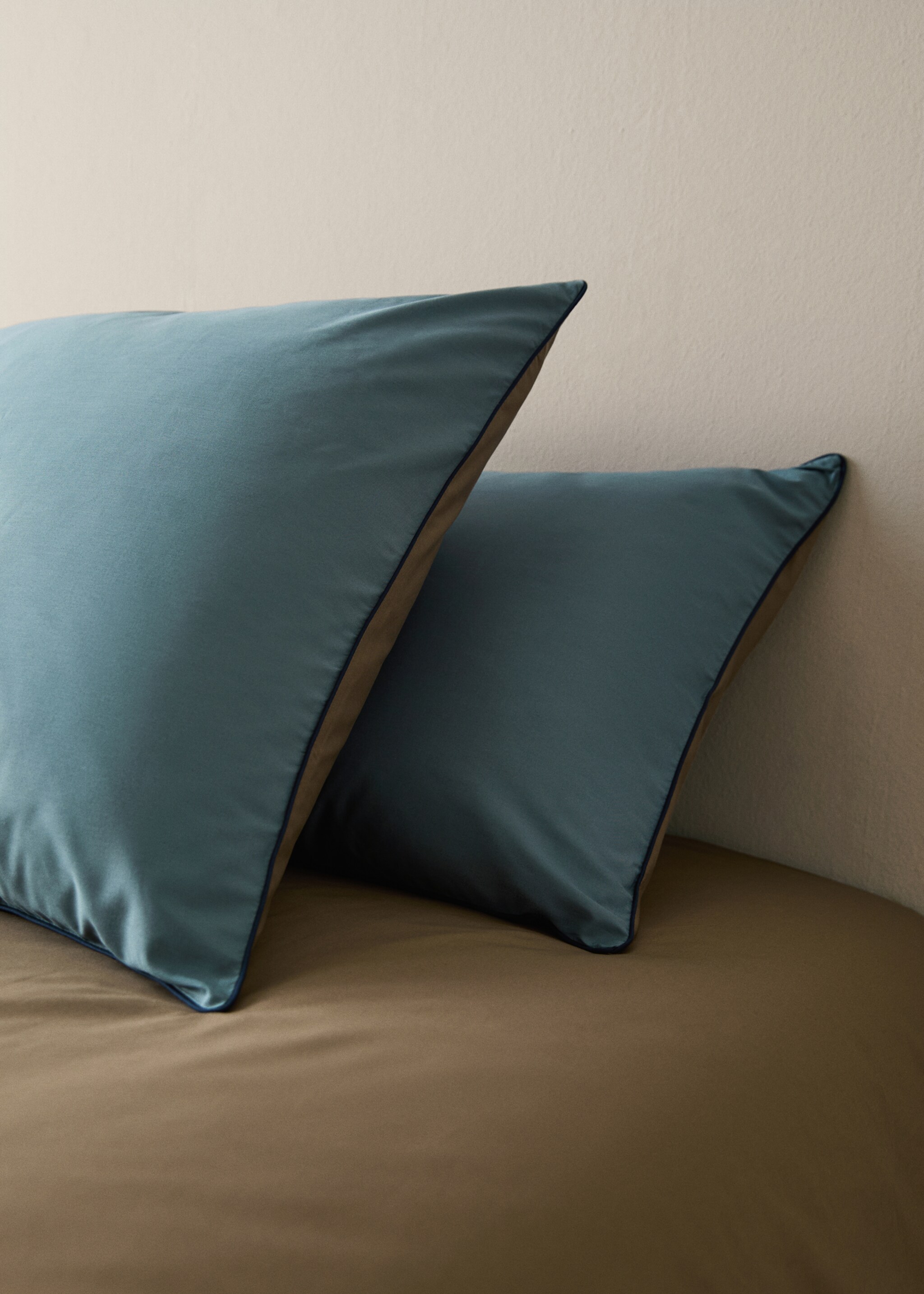 Funda almohada algodón percal reversible vivo contraste 50x75 cm - Plano general, Azul. Ref: 17011592-00.