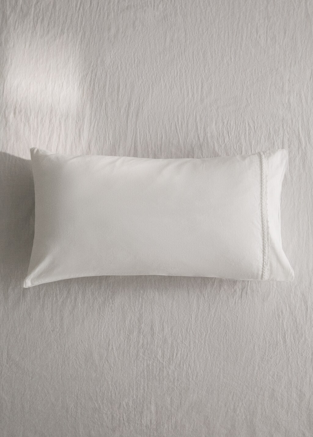 Washed cotton children’s pillowcase with lace ruffle 45x110 cm