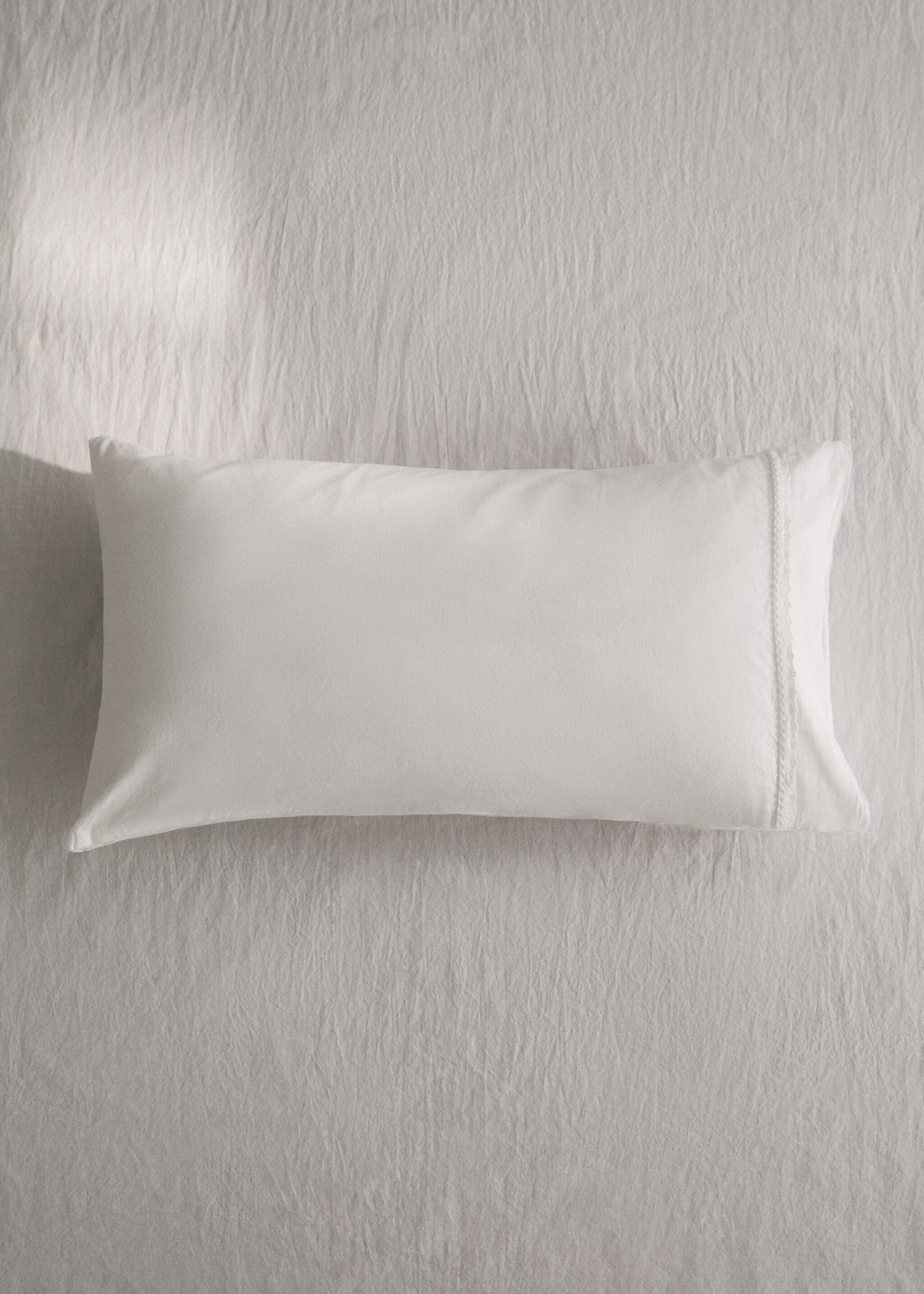 Washed cotton children’s pillowcase with lace ruffle 30x50 cm - General plane, White. Ref: 17011598-00.