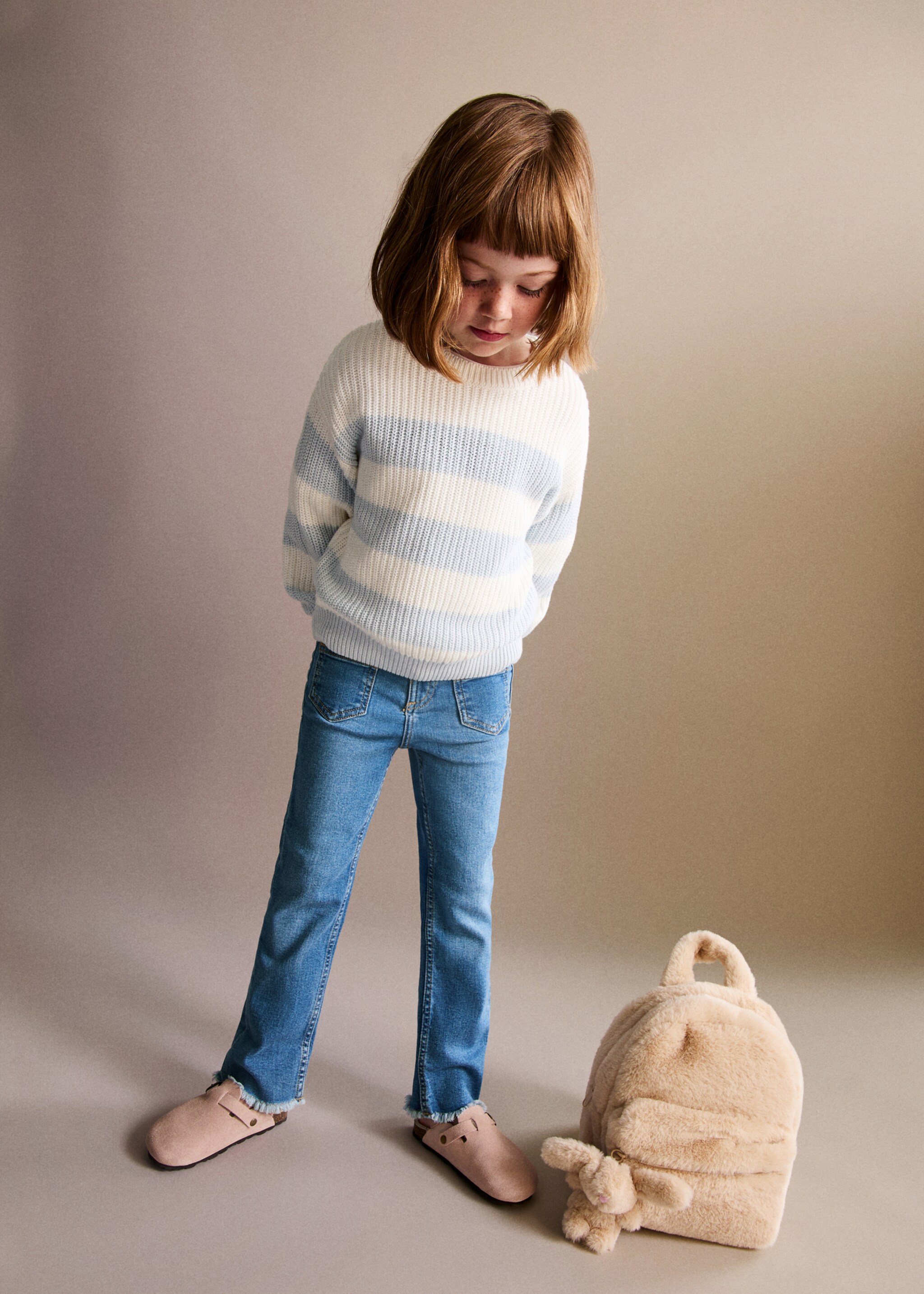 Jeans flare bajo deshilachado - Plano general, Azul medio. Ref: 17012032-00.