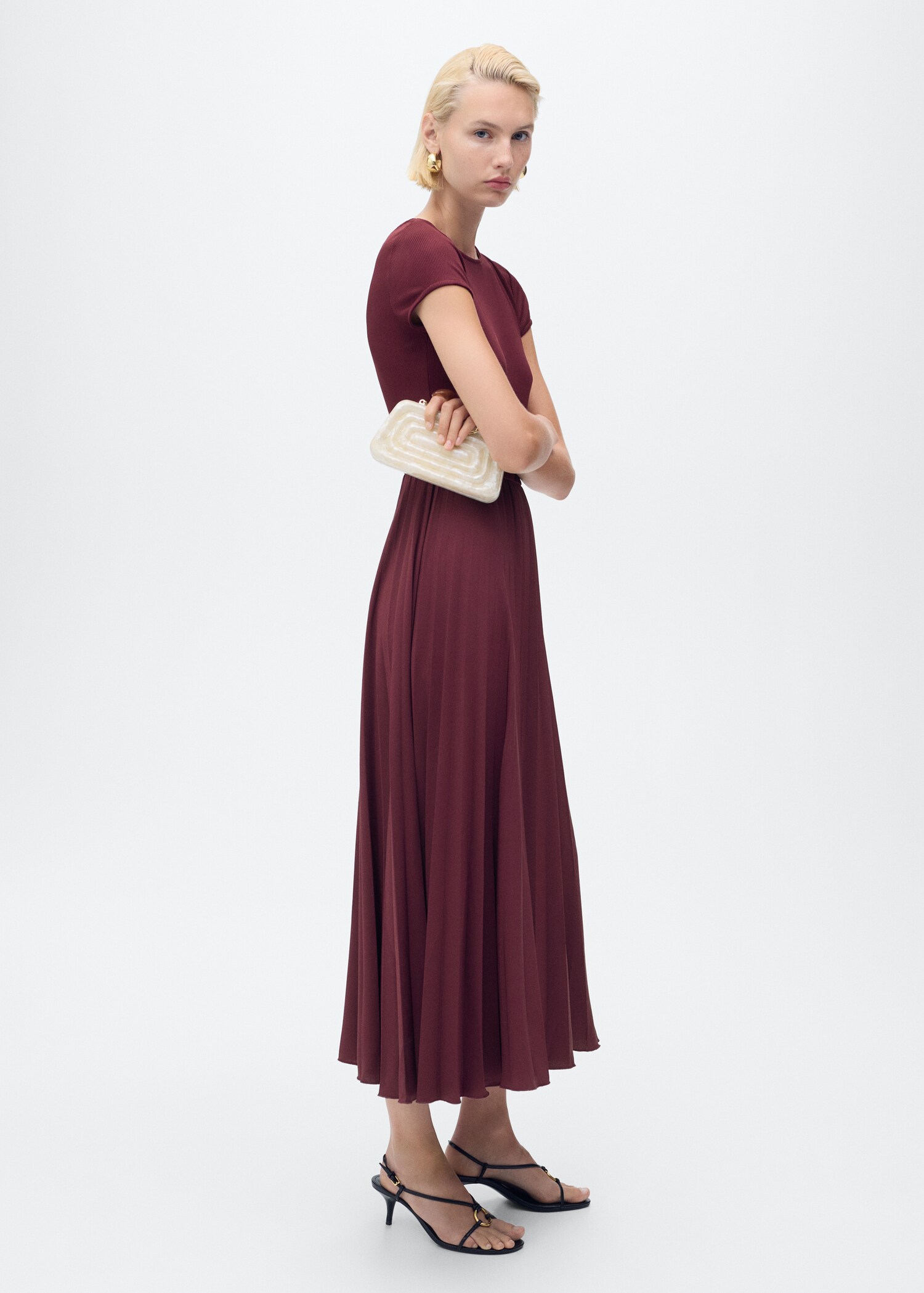 Pleated combined dress - General plane