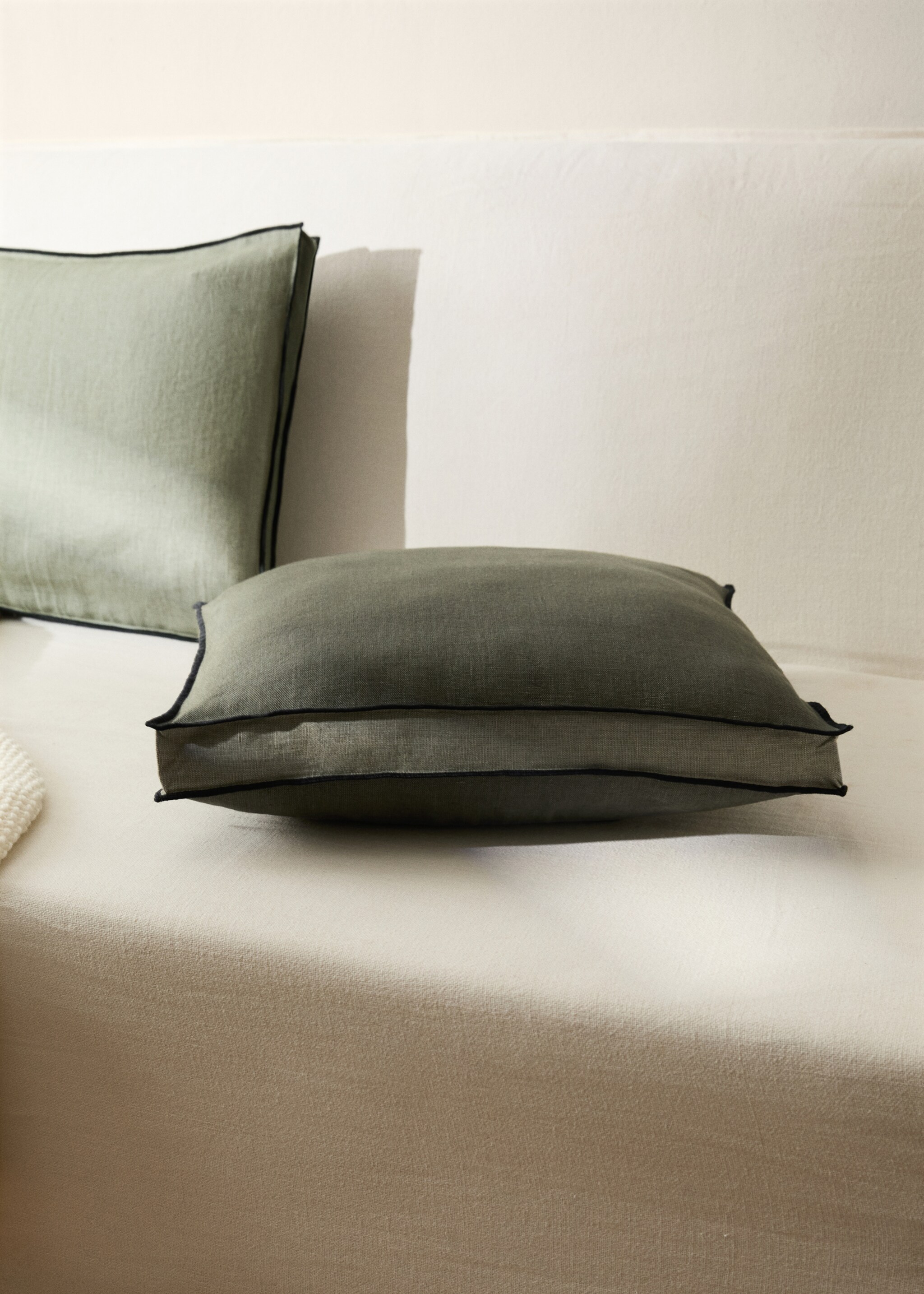 Bicolour linen cushion cover 45x45 cm - General plane
