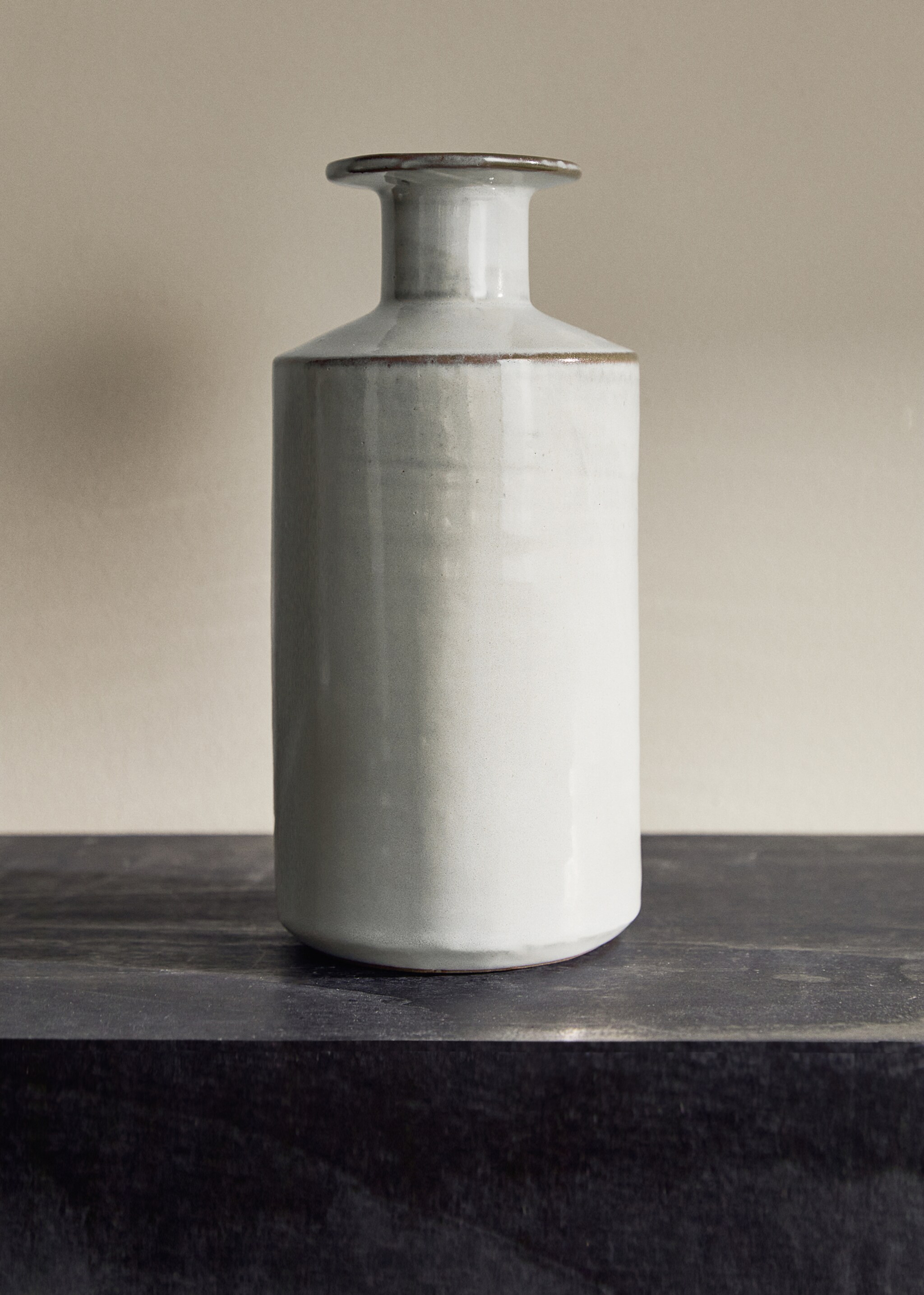 Large stoneware vase with bottle design - General plane, White. Ref: 17013320-00.