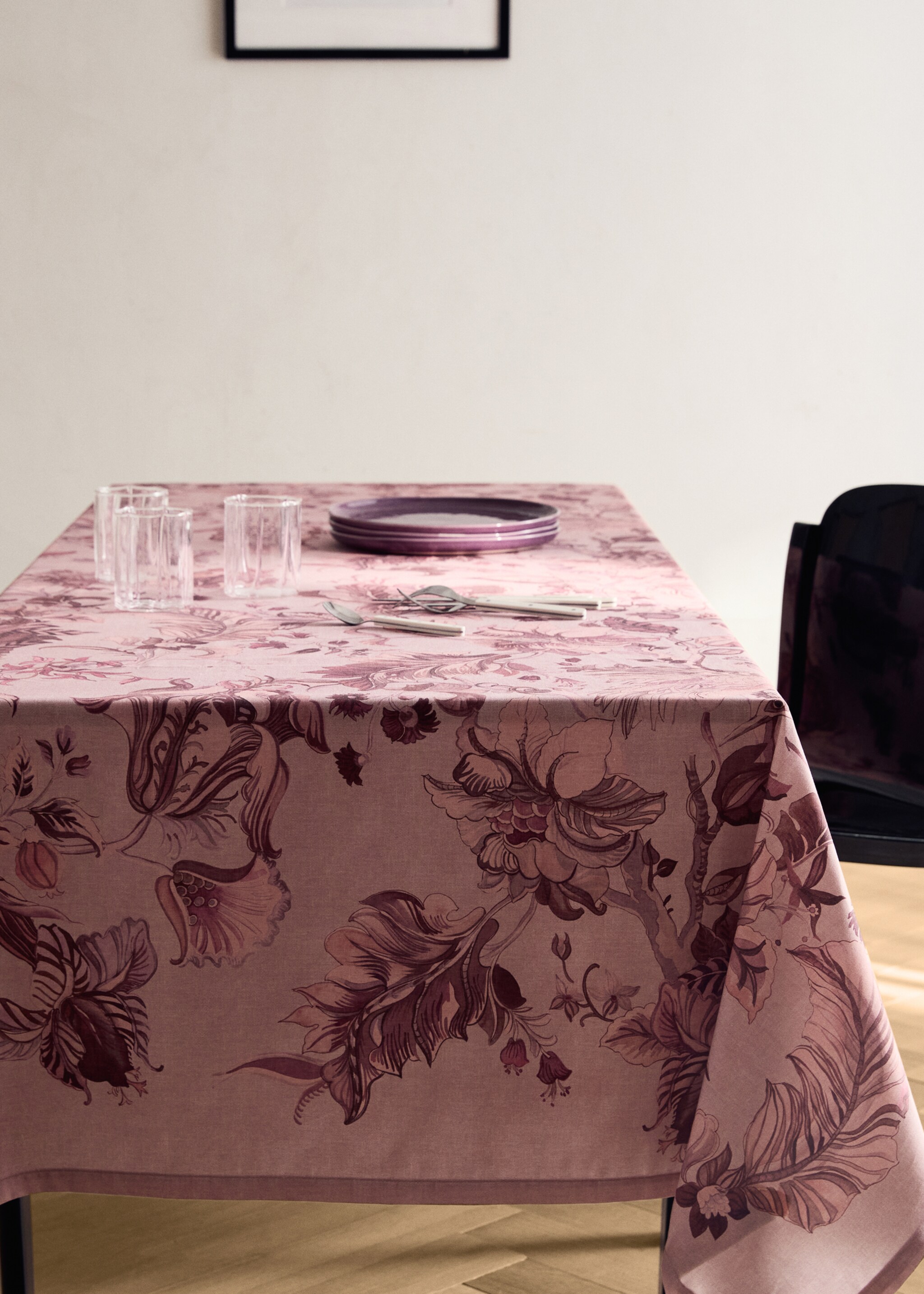 Cotton tablecloth with floral design for 6 to 8 diners - General plane, Cherry. Ref: 17013330-00.