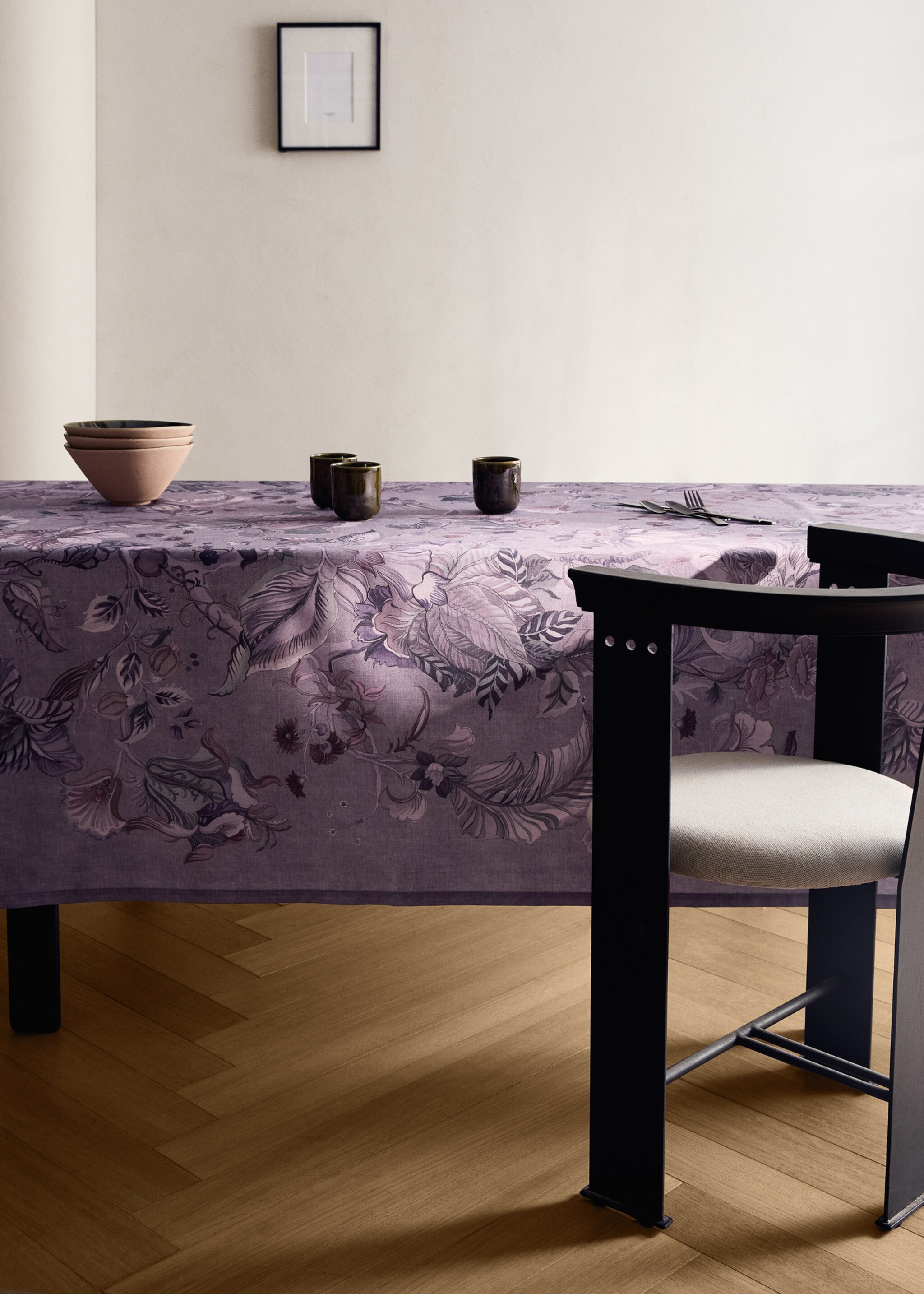 Cotton tablecloth with floral design for 2 to 4 diners - General plane, Plum. Ref: 17013332-00.