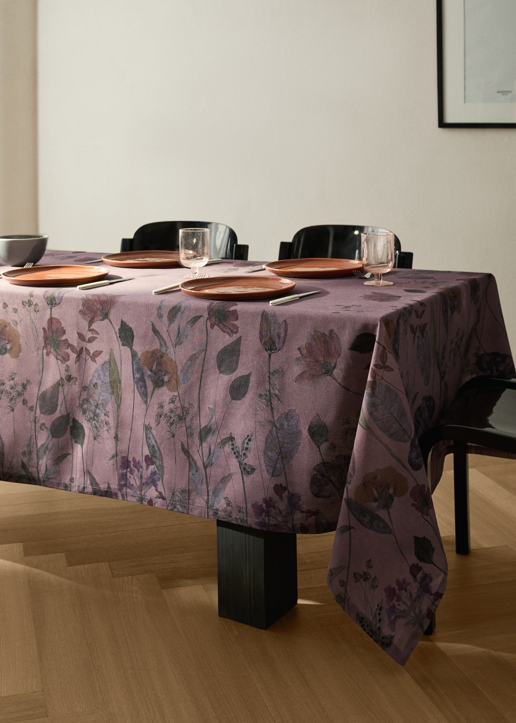 Cotton linen floral-print tablecloth for 8 to 10 diners - General plane, Plum. Ref: 17013336-00.