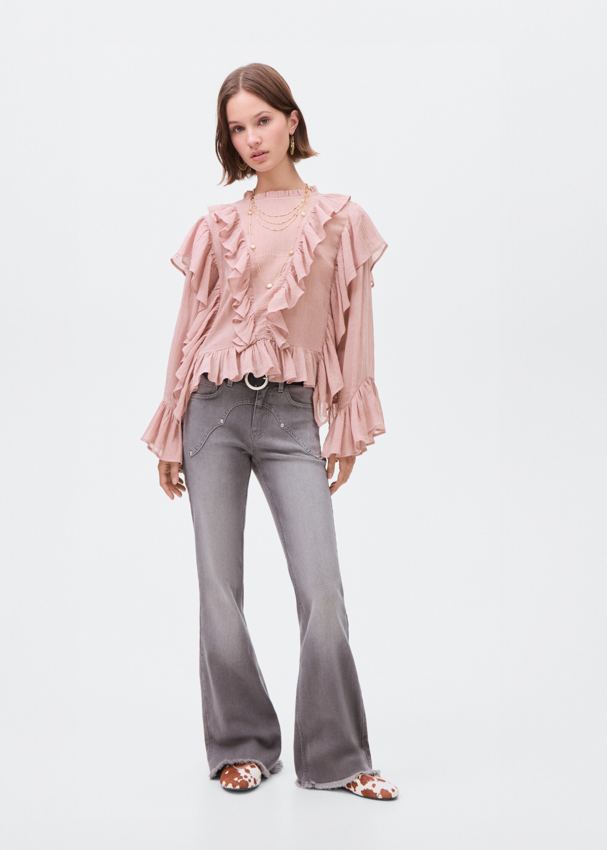 Blusa com folhos - Plano geral