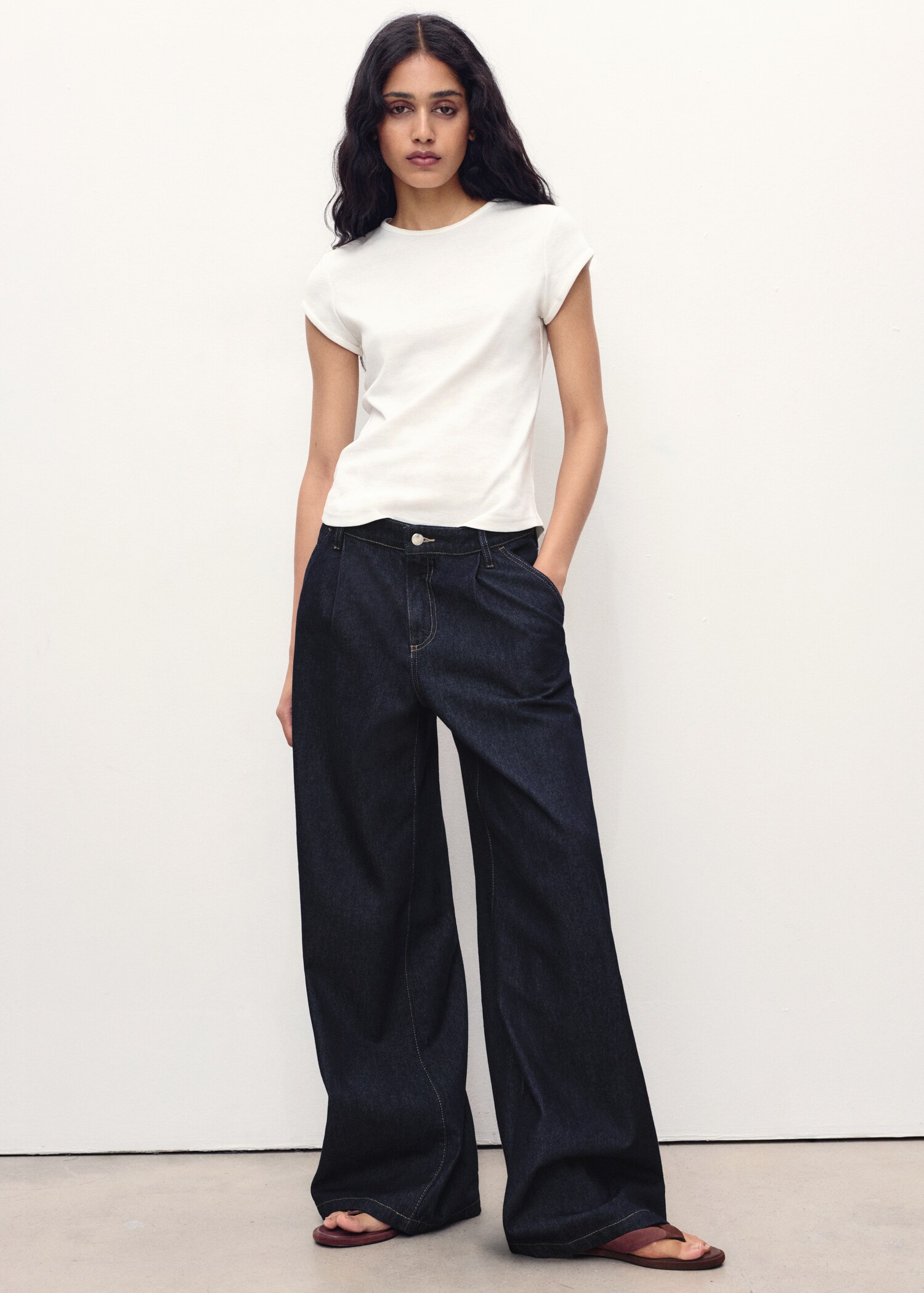 Wide-leg pleated jeans - General plane