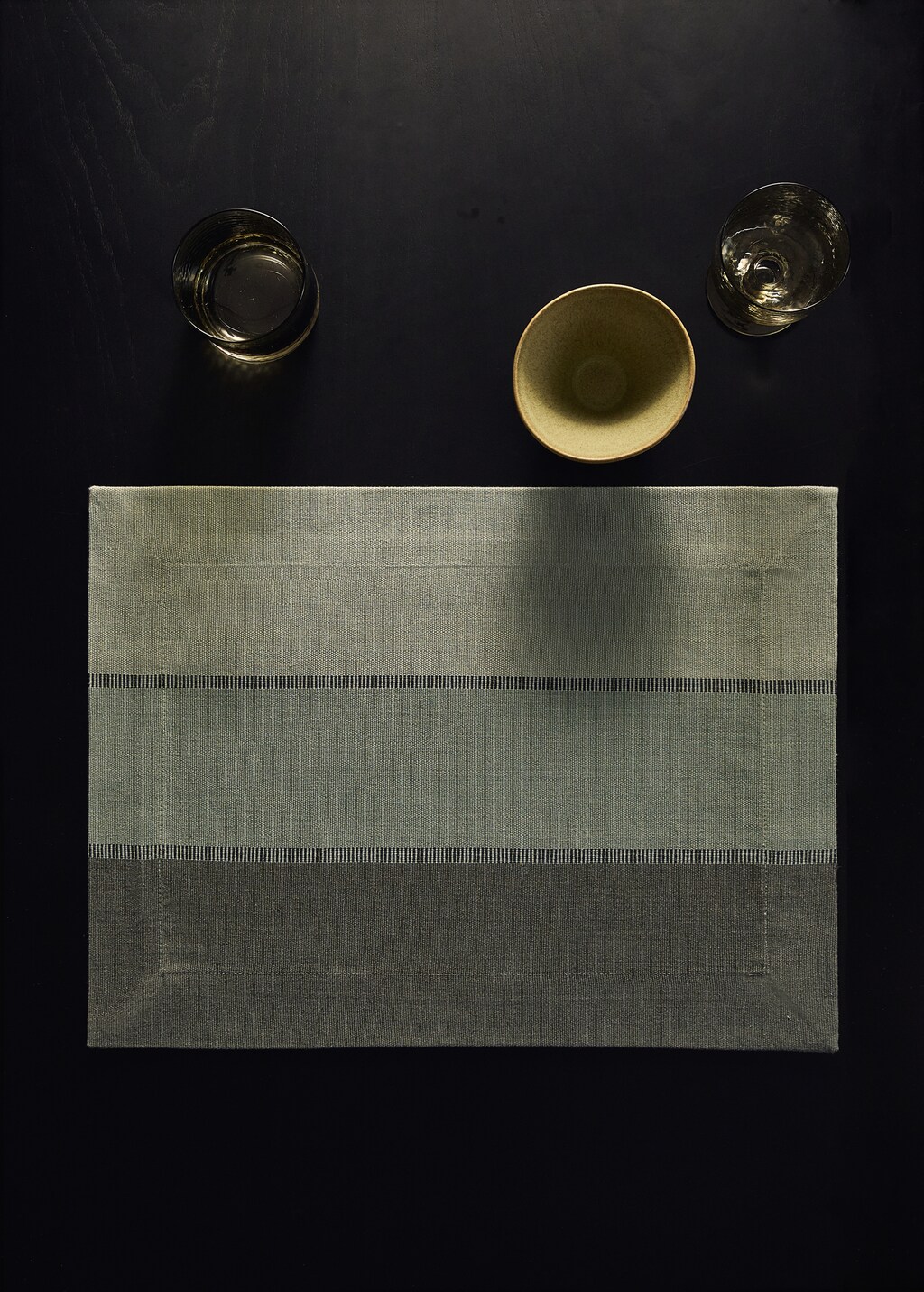 Cotton placemats with colored stripes