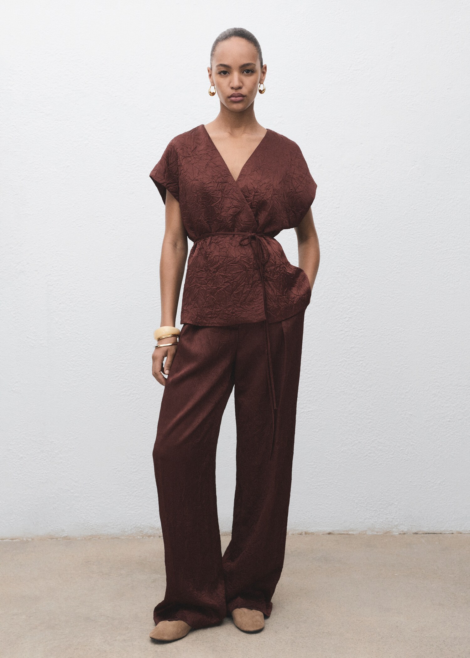 Gerade Hose mit Knittereffekt - Allgemeine Ansicht