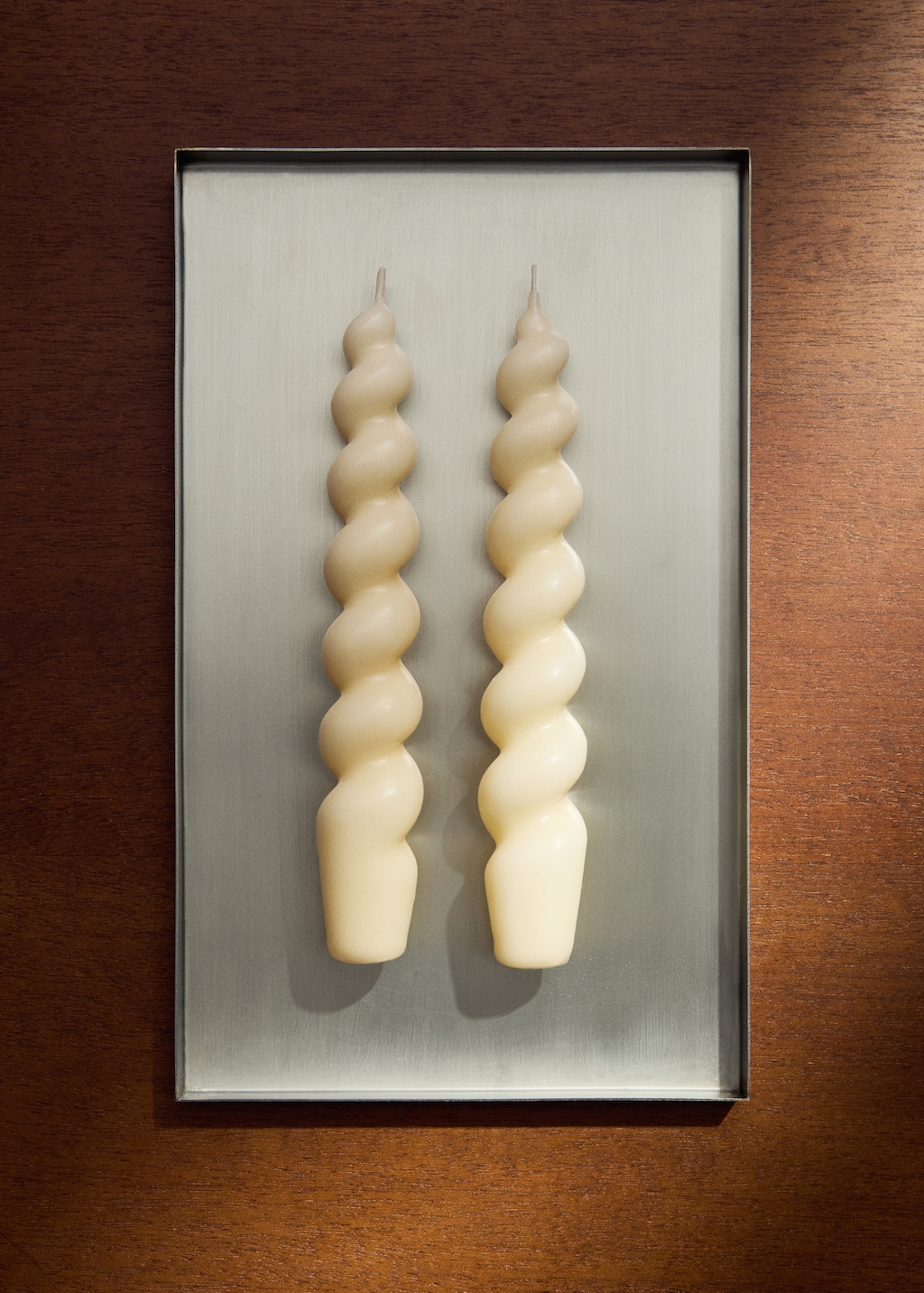 Bougies décoratives moyennes avec motif en spirale - Home | MANGO Belgique