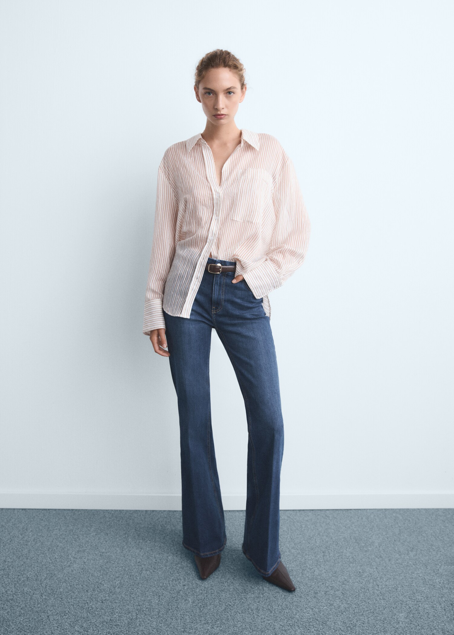 Flared Jeans Violeta mit hoher Bundhöhe - Allgemeine Ansicht