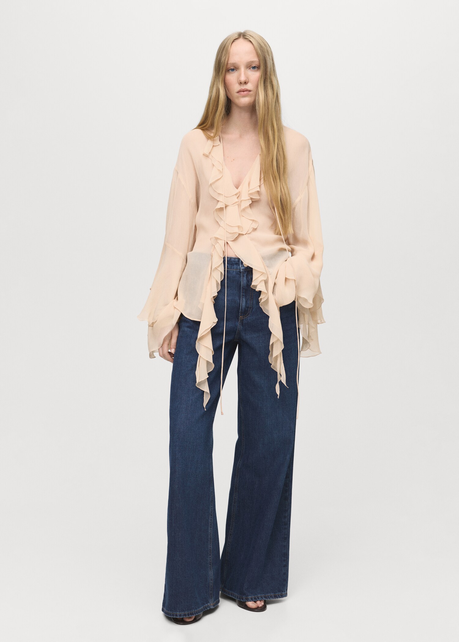 Low-rise wide-leg jeans - General plane