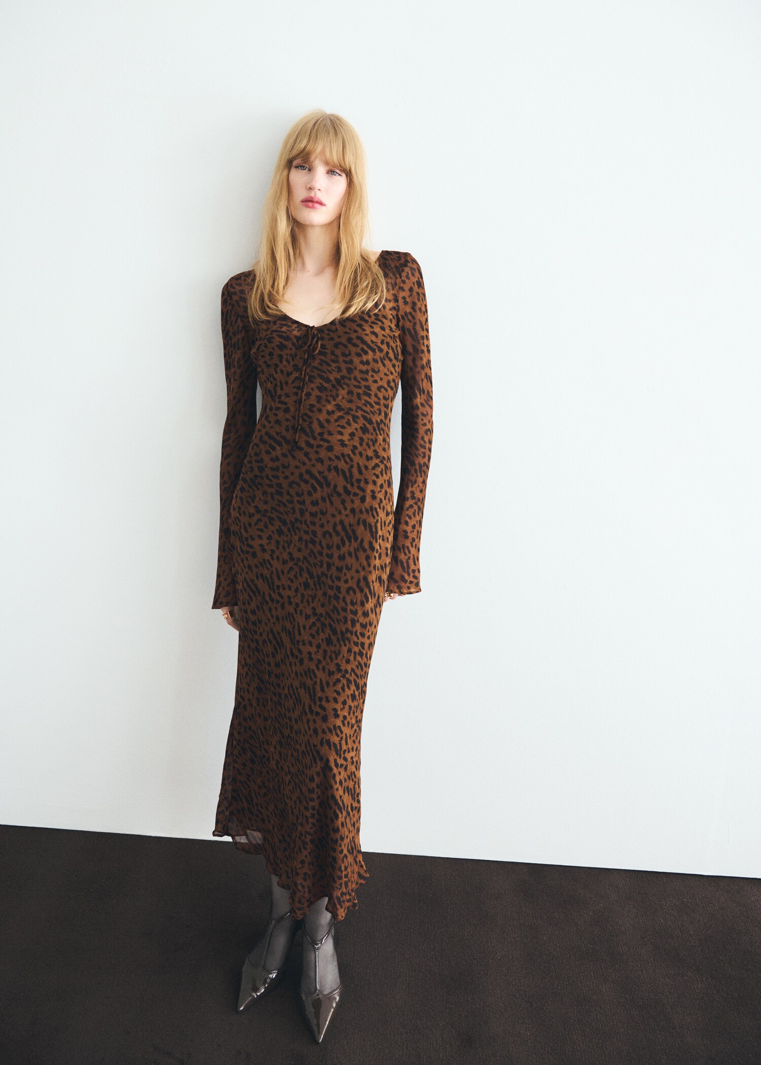 Vestido leopardo manga larga - Plano general