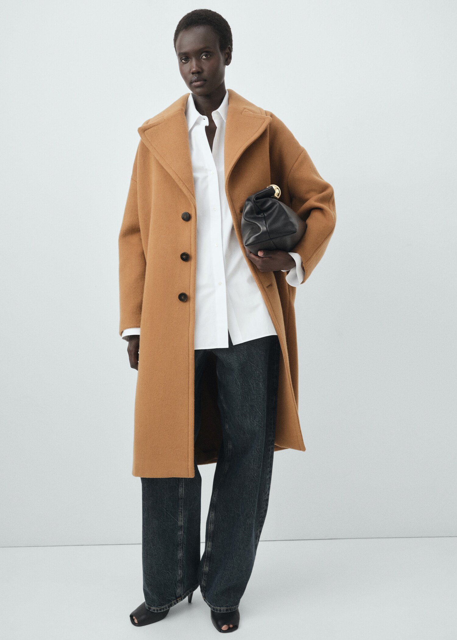 Manteau en laine vierge à revers - Plan général