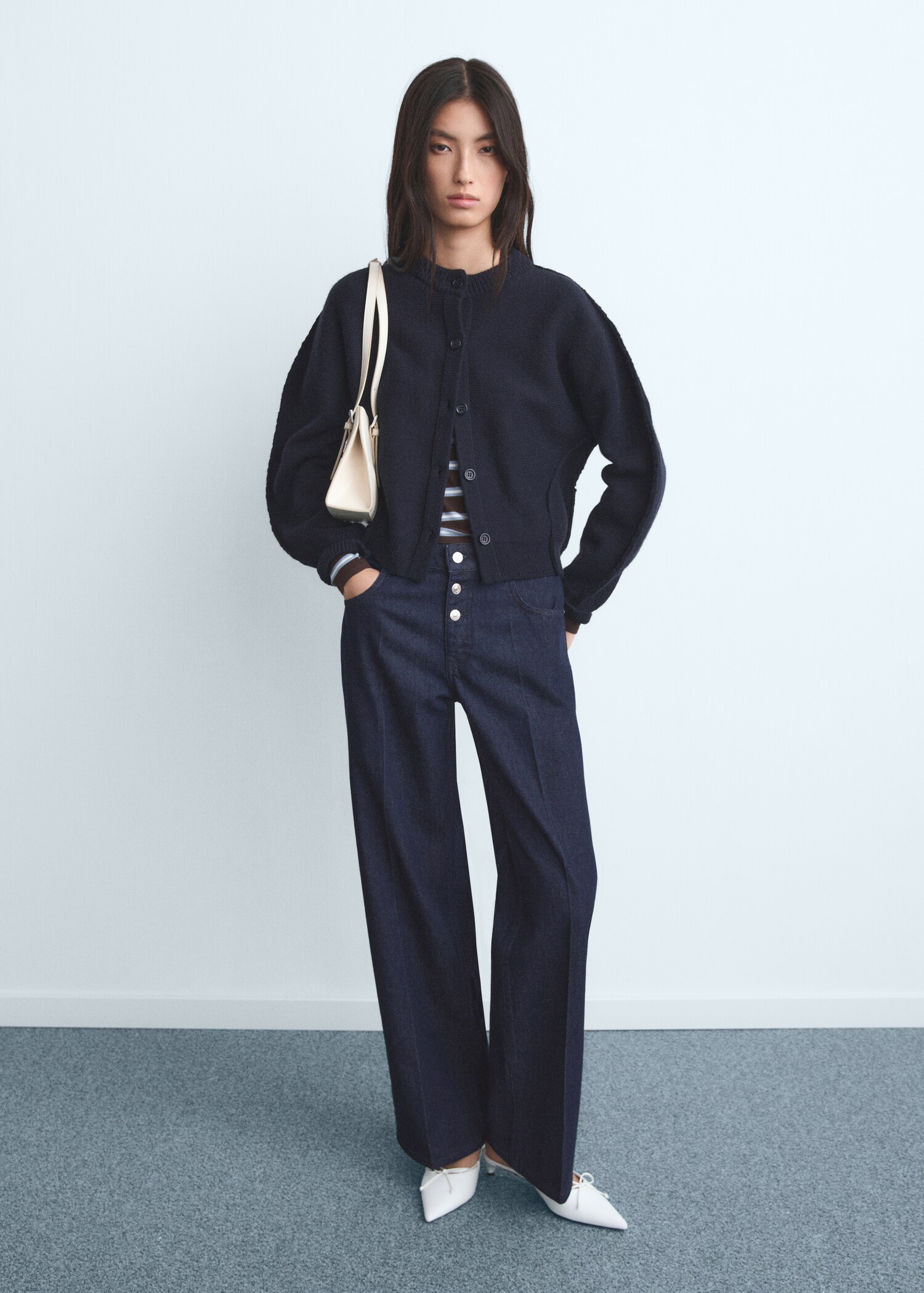 Low-rise straight-leg jeans with buttons - General plane