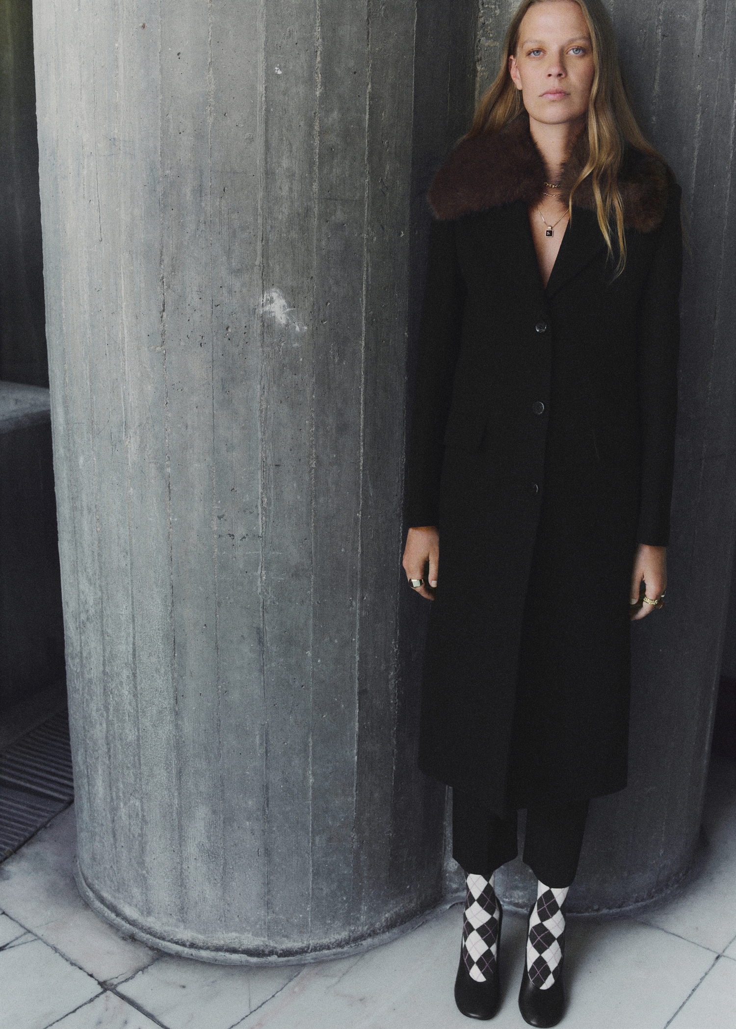 Wool coat with fur collar - General plane