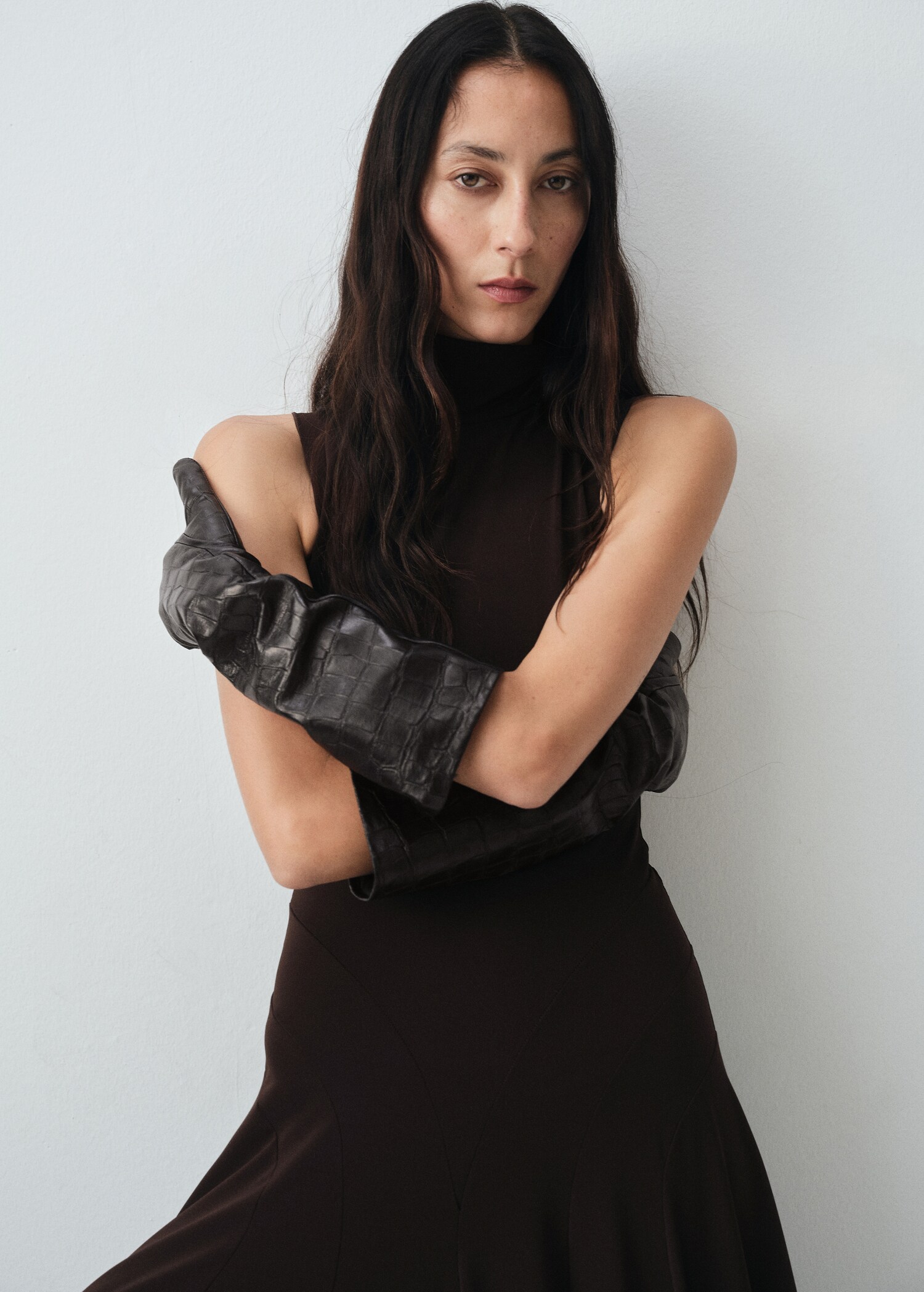 Long croc-effect leather gloves - General plane