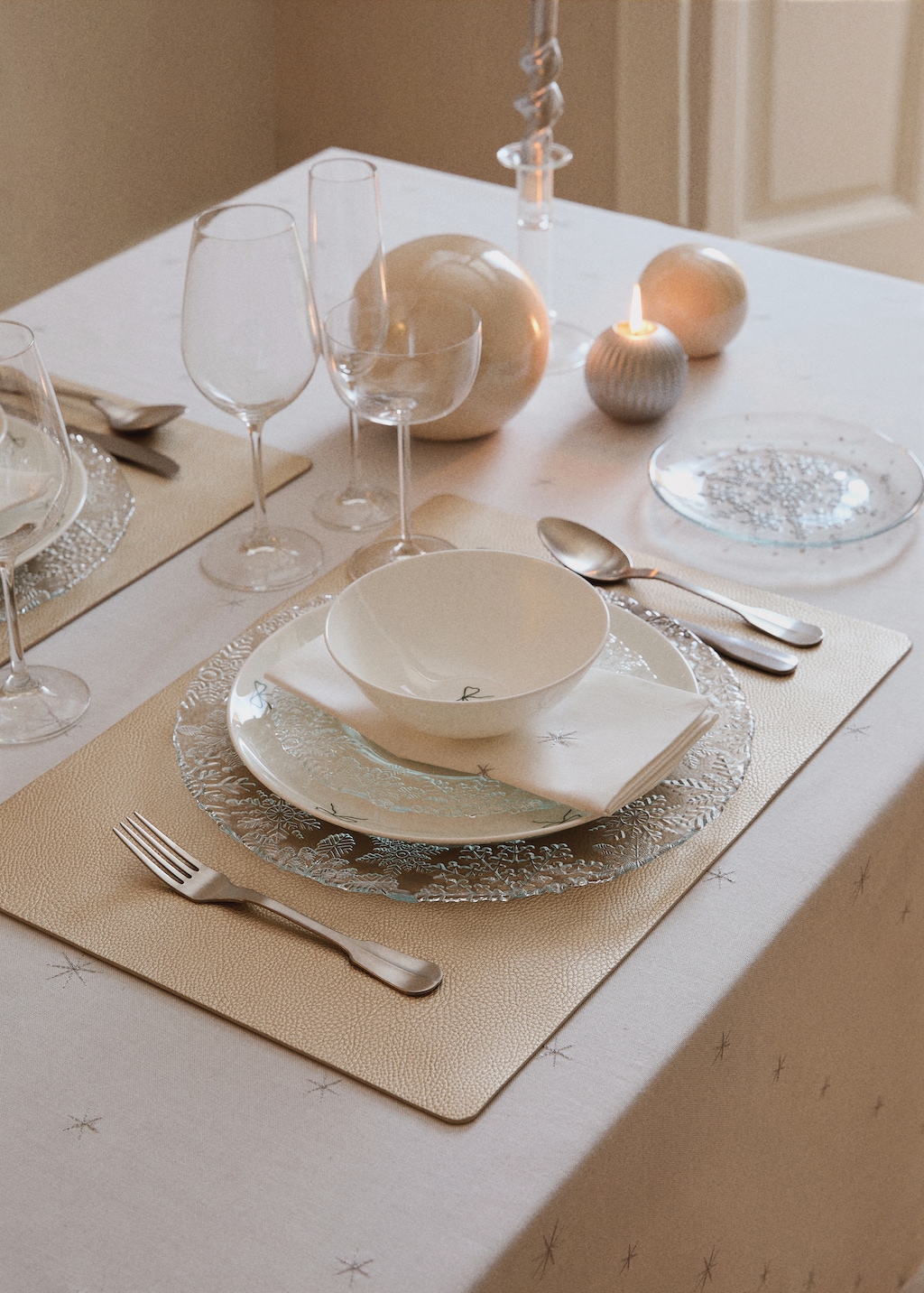 Metallic faux-effect rectangular placemats