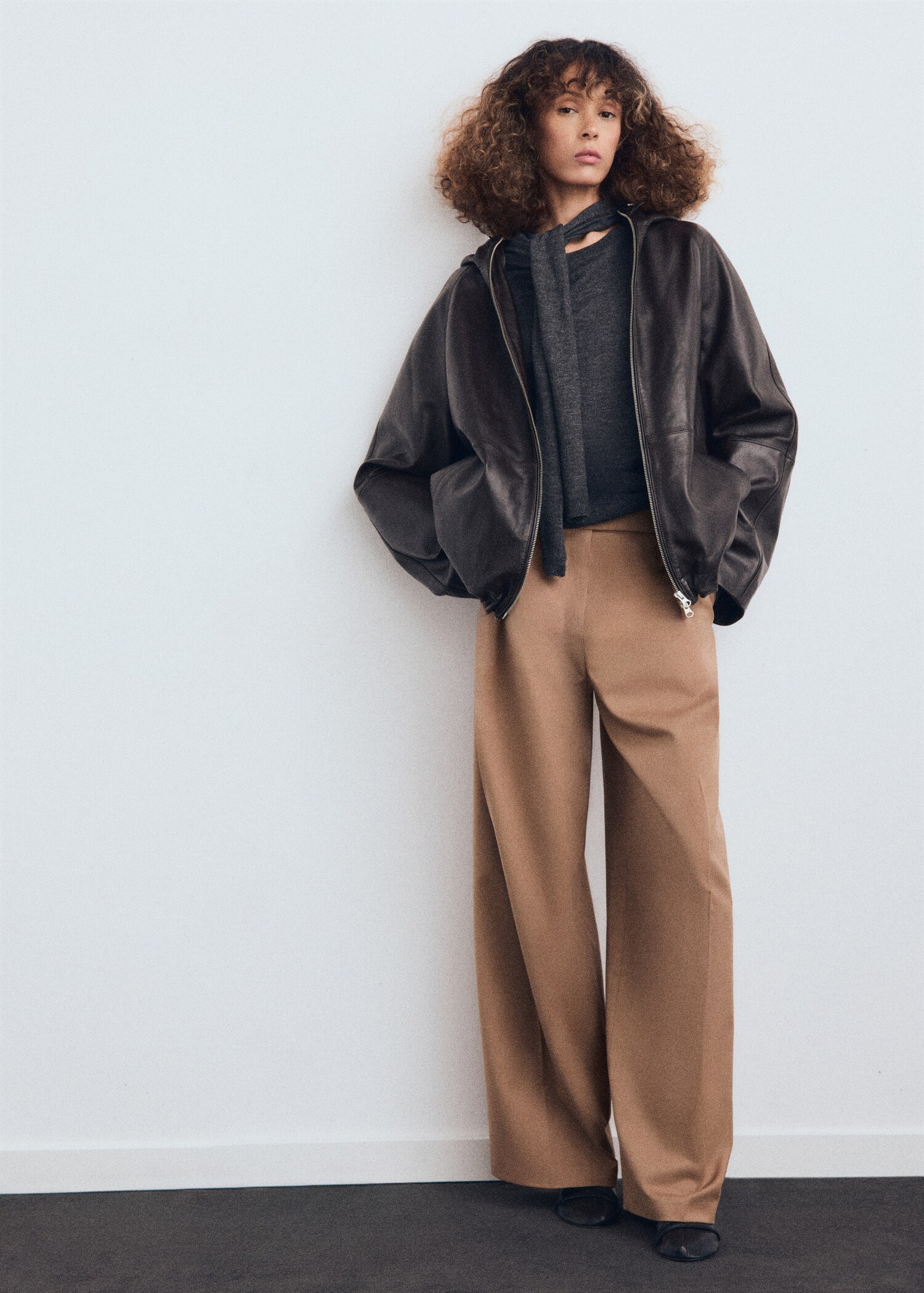 Straight-leg pleated trousers with front fly - General plane