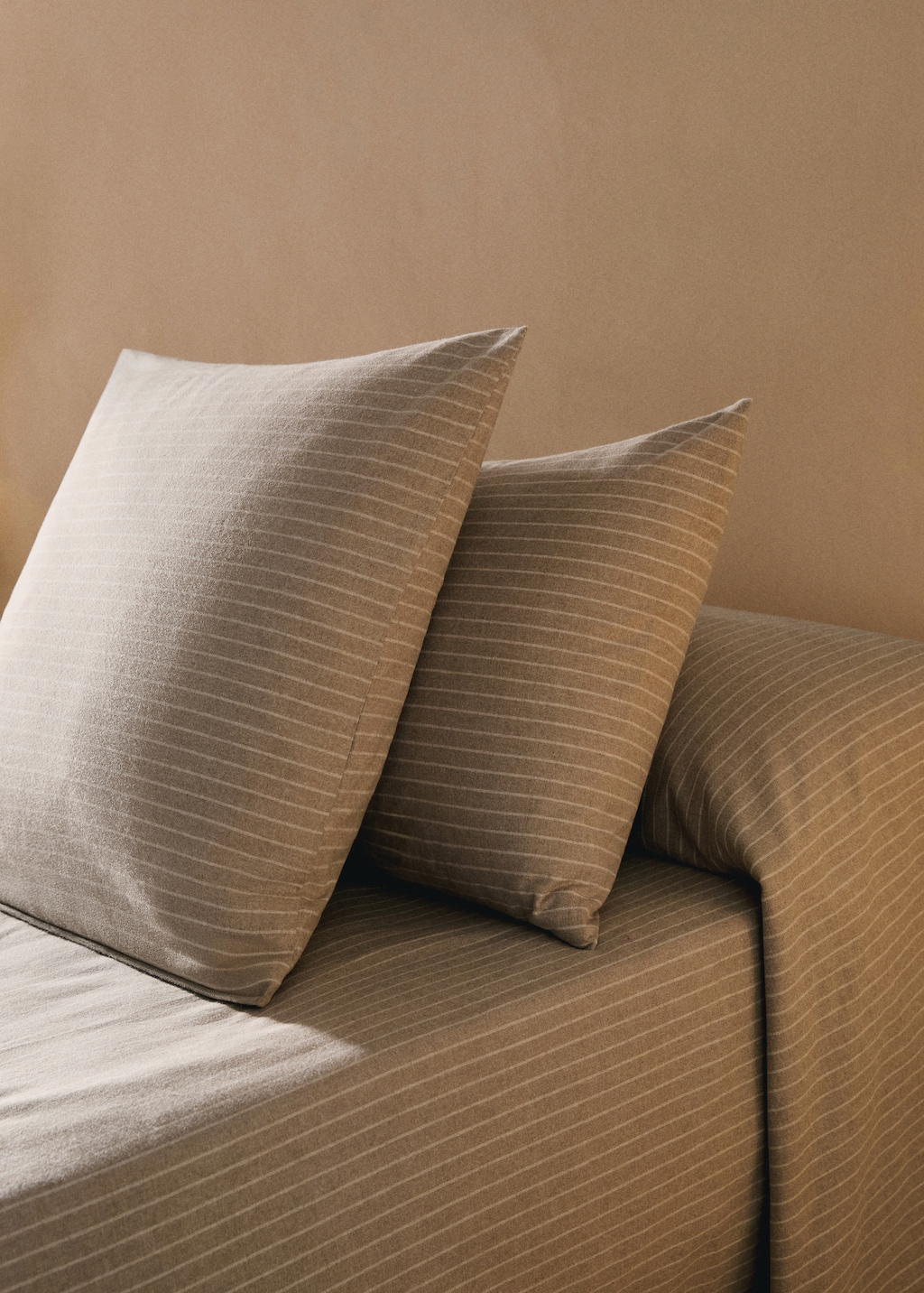 Melange cotton flannel pillowcase with fine-striped yarn 60x60cm