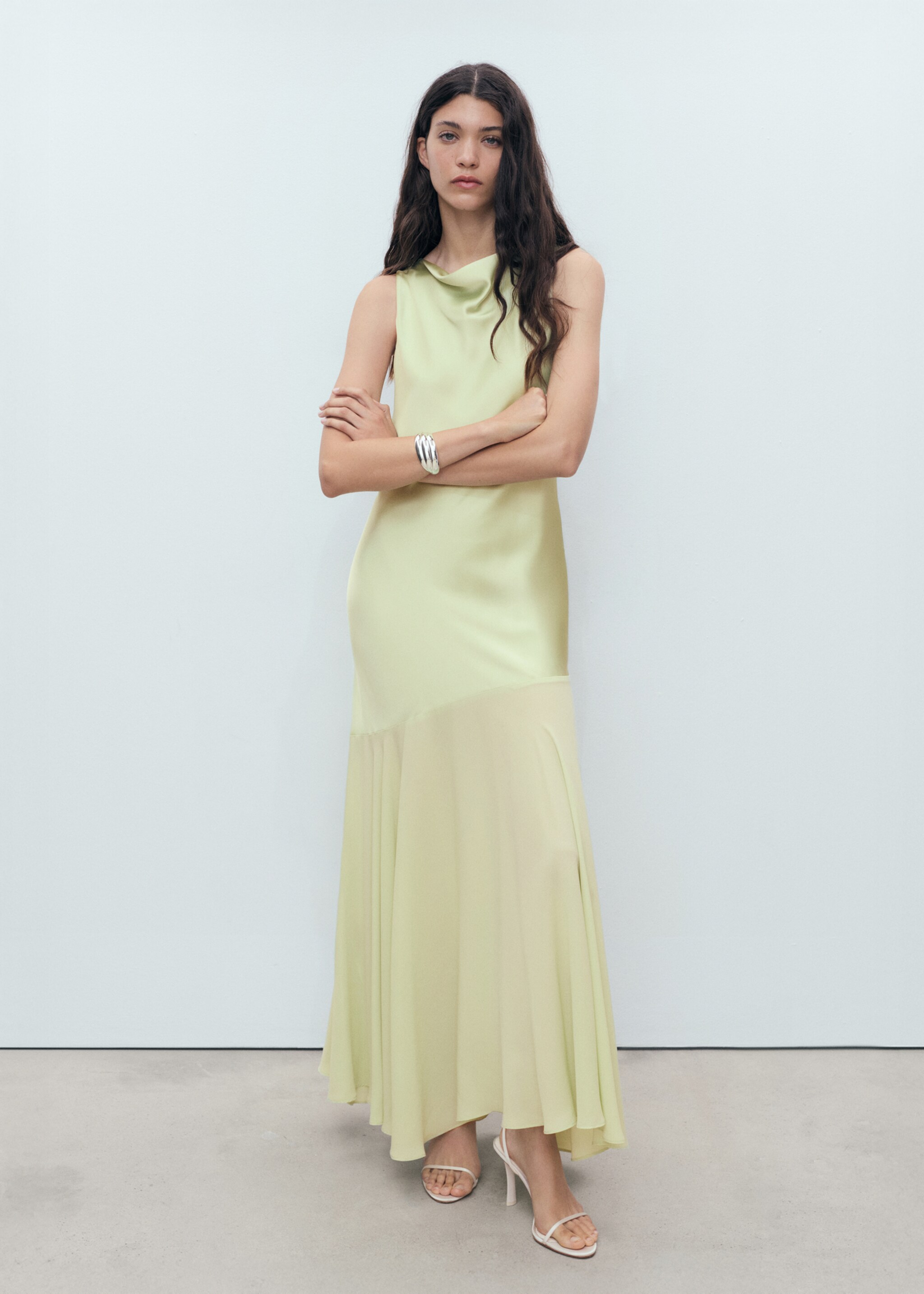 Robe combinée coupe asymétrique - Plan général