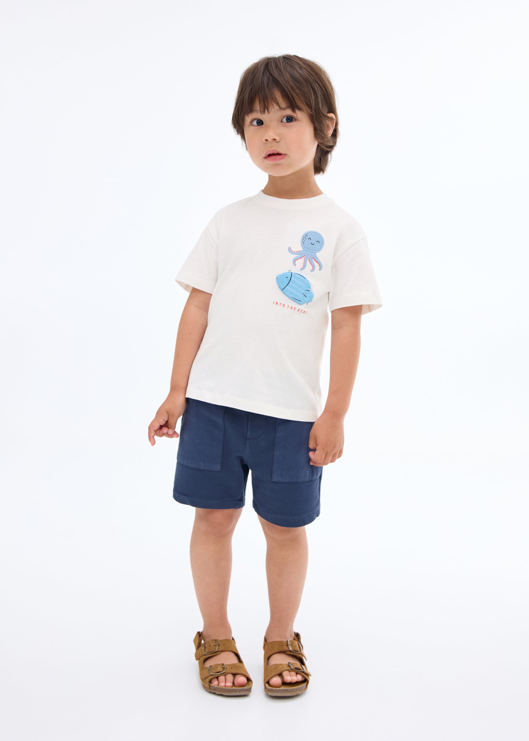 Embossed design T-shirt - General plane