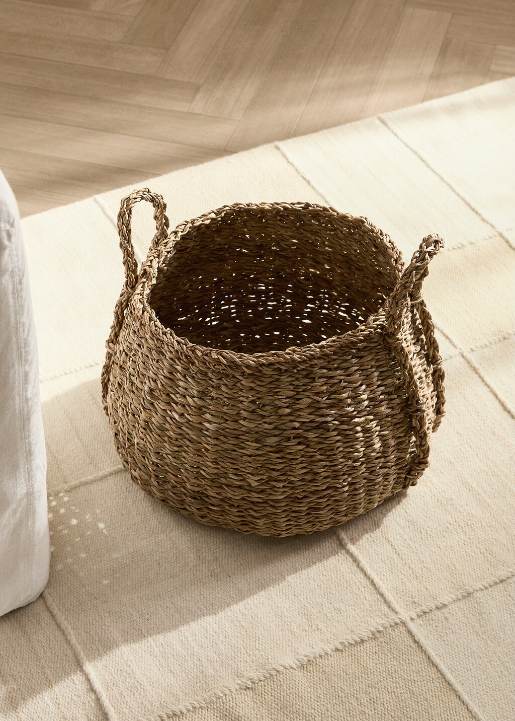 Natural fiber basket with double handles
