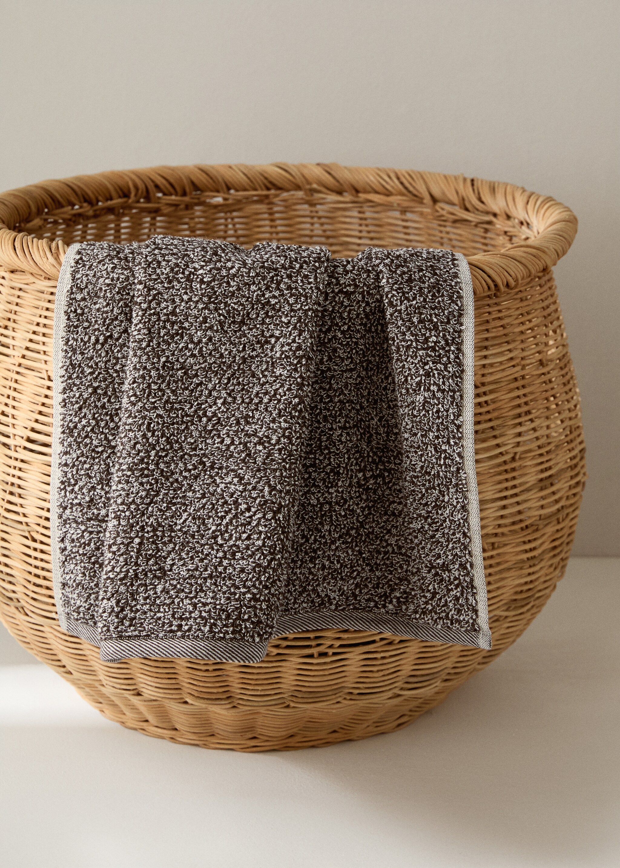 Cotton-blend two-tone washbasin towel - General plane, Chocolate. Ref: 17021594-00.